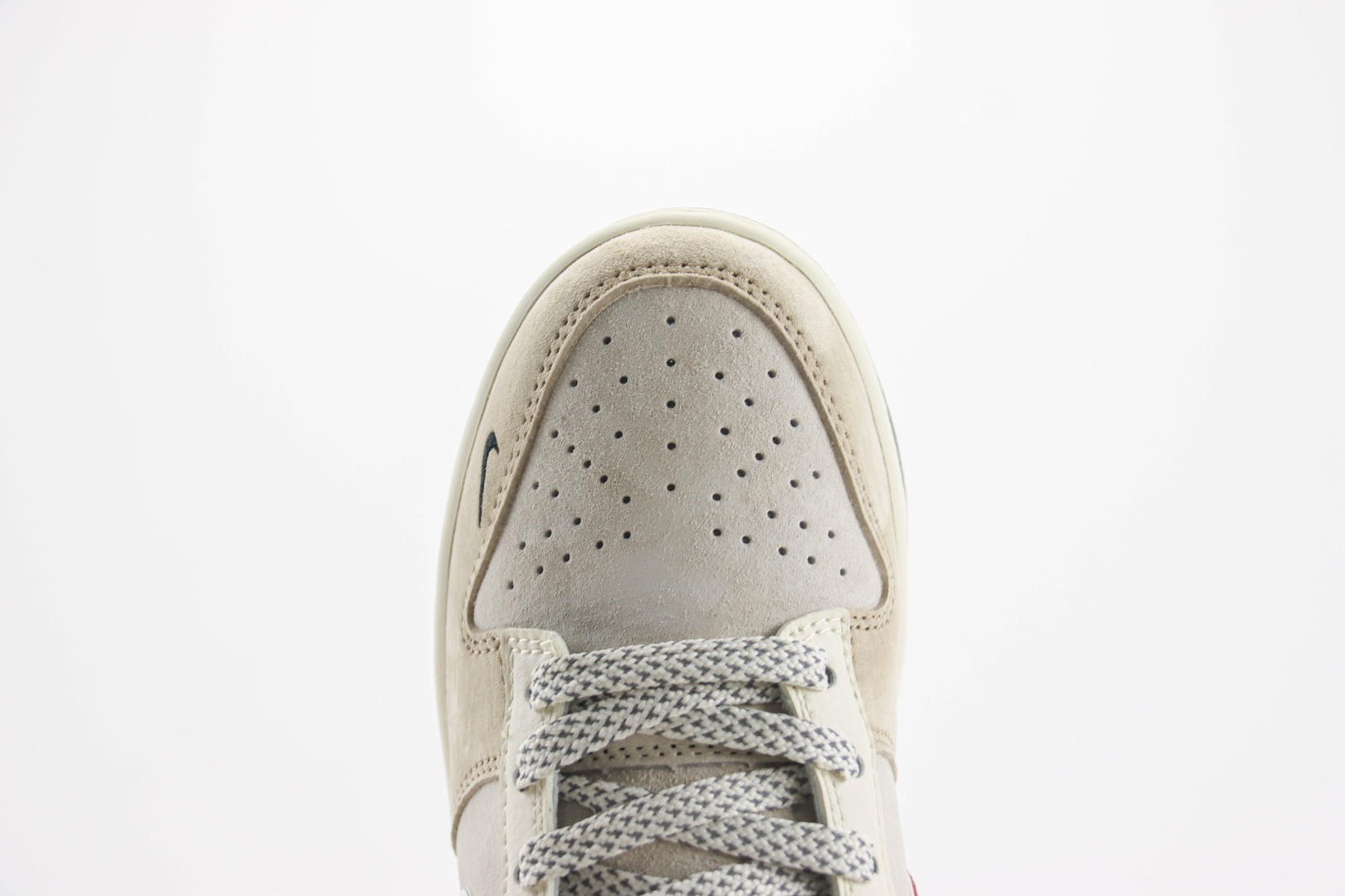耐克Nike SB Dunk Low纯原版本低帮SB Dunk白灰Hello Kitty凯蒂猫滑板板鞋 莆田天花板Dunk 货号:XY1688-018