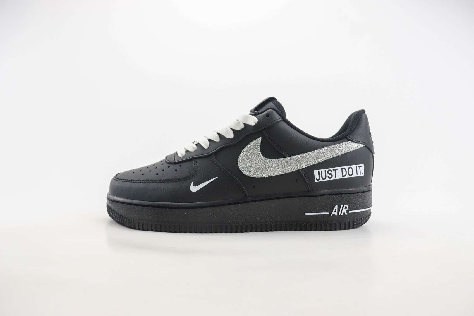 耐克Nike Air Force 1纯原版本空军一号AF1黑色闪银勾休闲板鞋 莆田天花板AF1 货号:CW2288-023