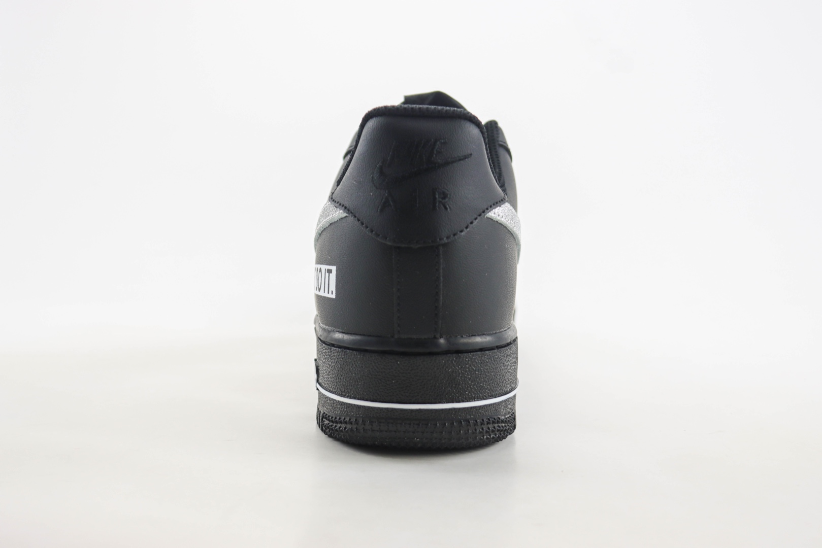 耐克Nike Air Force 1纯原版本空军一号AF1黑色闪银勾休闲板鞋 莆田天花板AF1 货号:CW2288-023