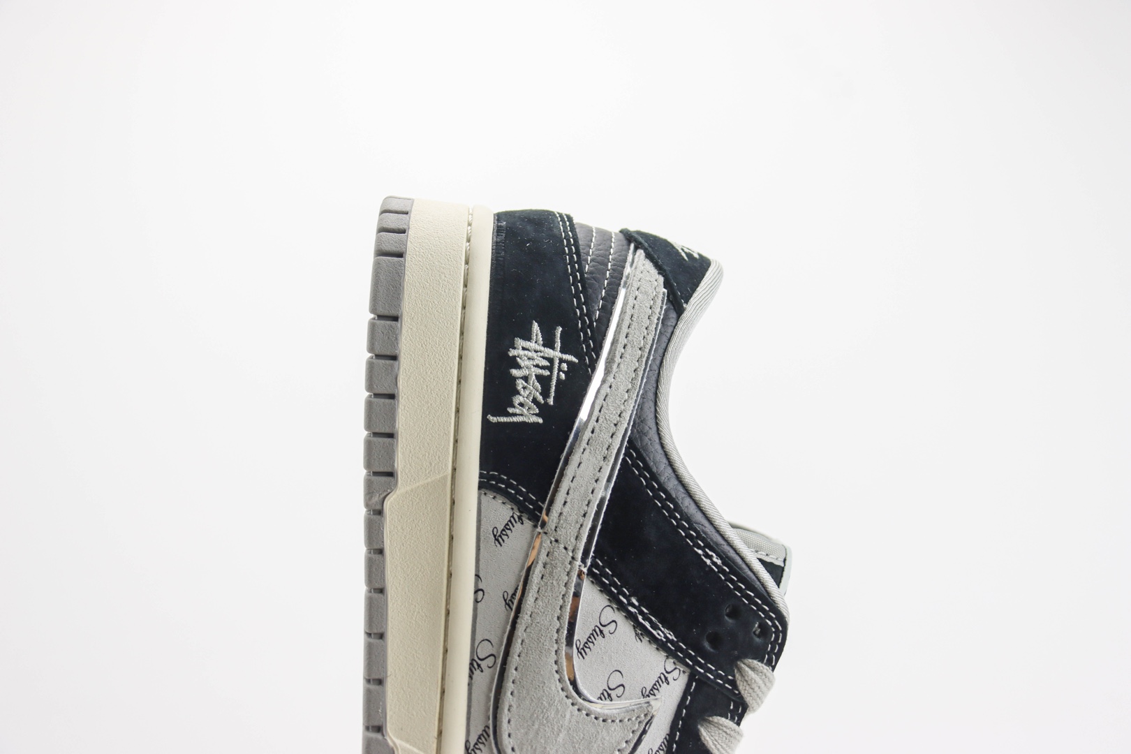 耐克Stussy x Nike SB Dunk Low纯原版本低帮SB Dunk黑灰色斯图西联名滑板板鞋 莆田耐克货源 货号:XX3168-008