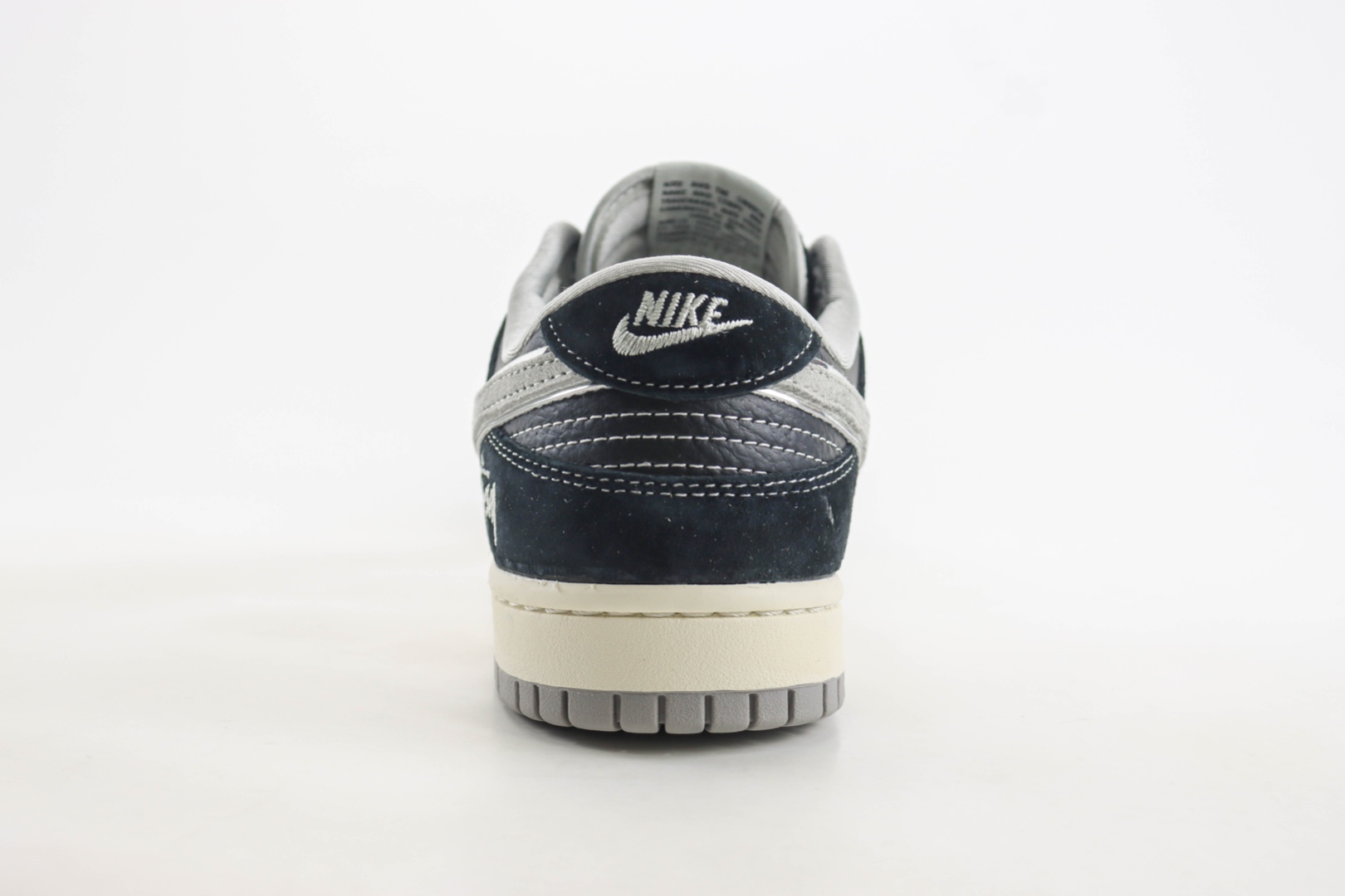 耐克Stussy x Nike SB Dunk Low纯原版本低帮SB Dunk黑灰色斯图西联名滑板板鞋 莆田耐克货源 货号:XX3168-008
