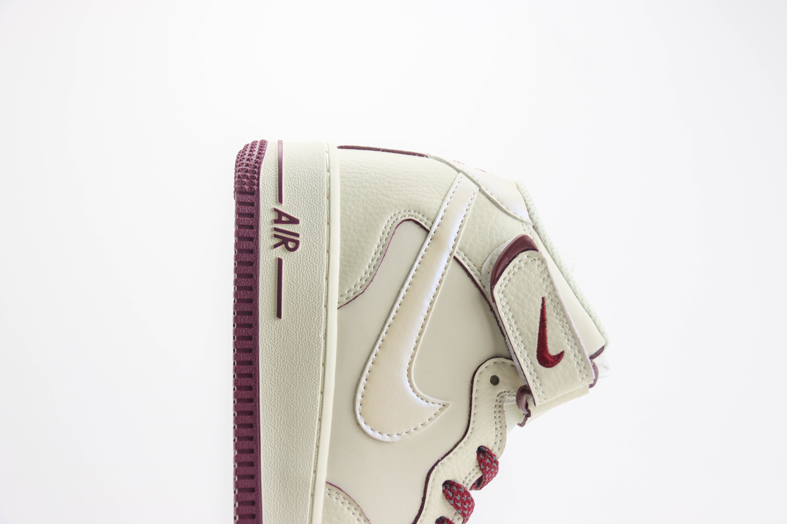 耐克Nike Air Force 1 Mid纯原版本空军一号AF1酒红珠光勾中帮板鞋 莆田天花板AF1 货号：SG2356-803