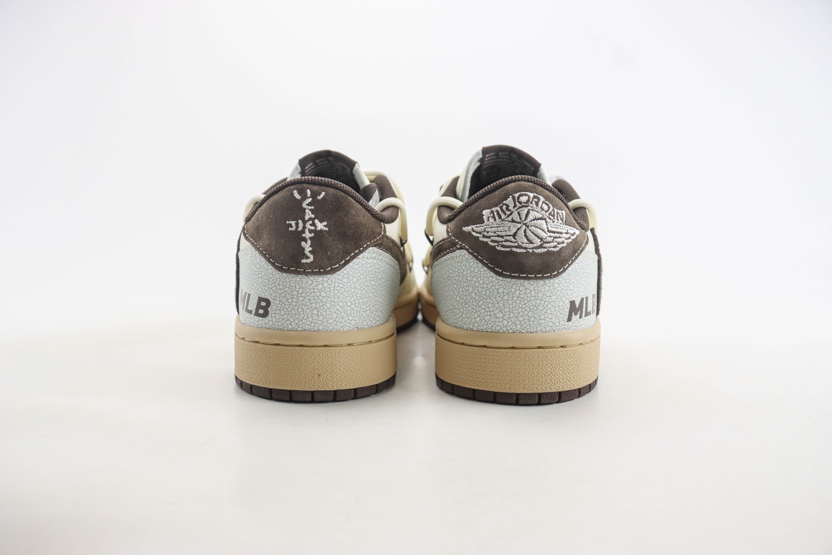 乔丹MLB x Air Jordan 1 Low纯原版本低帮AJ1深棕抽绳MLB联名LA倒钩低帮板鞋 莆田AJ货源 货号:XS3186-204