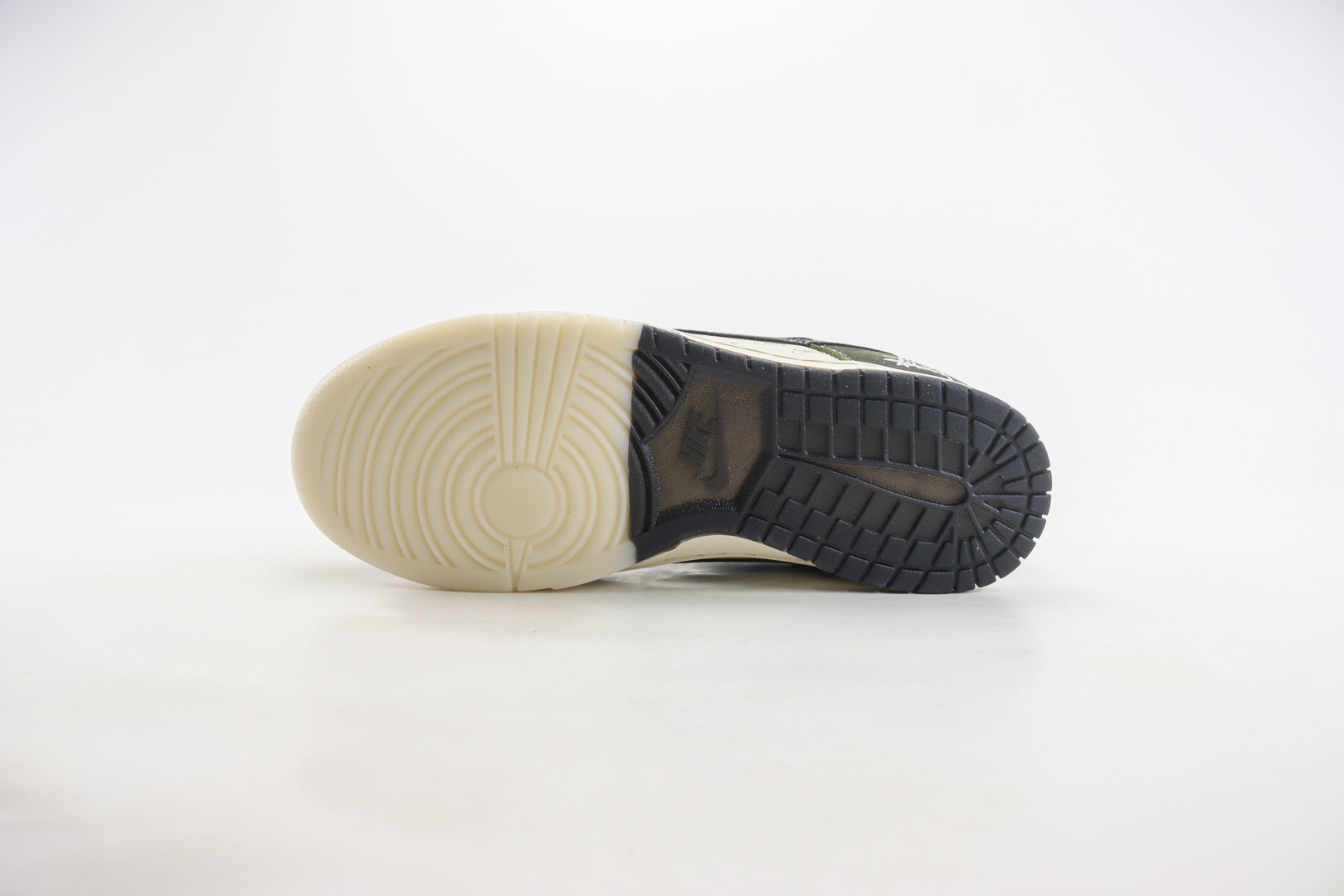 耐克Stussy x Nike SB Dunk Low纯原版本低帮SB Dunk迷彩黑勾联名斯图西低帮板鞋 莆田耐克工厂 货号：DM6868-011