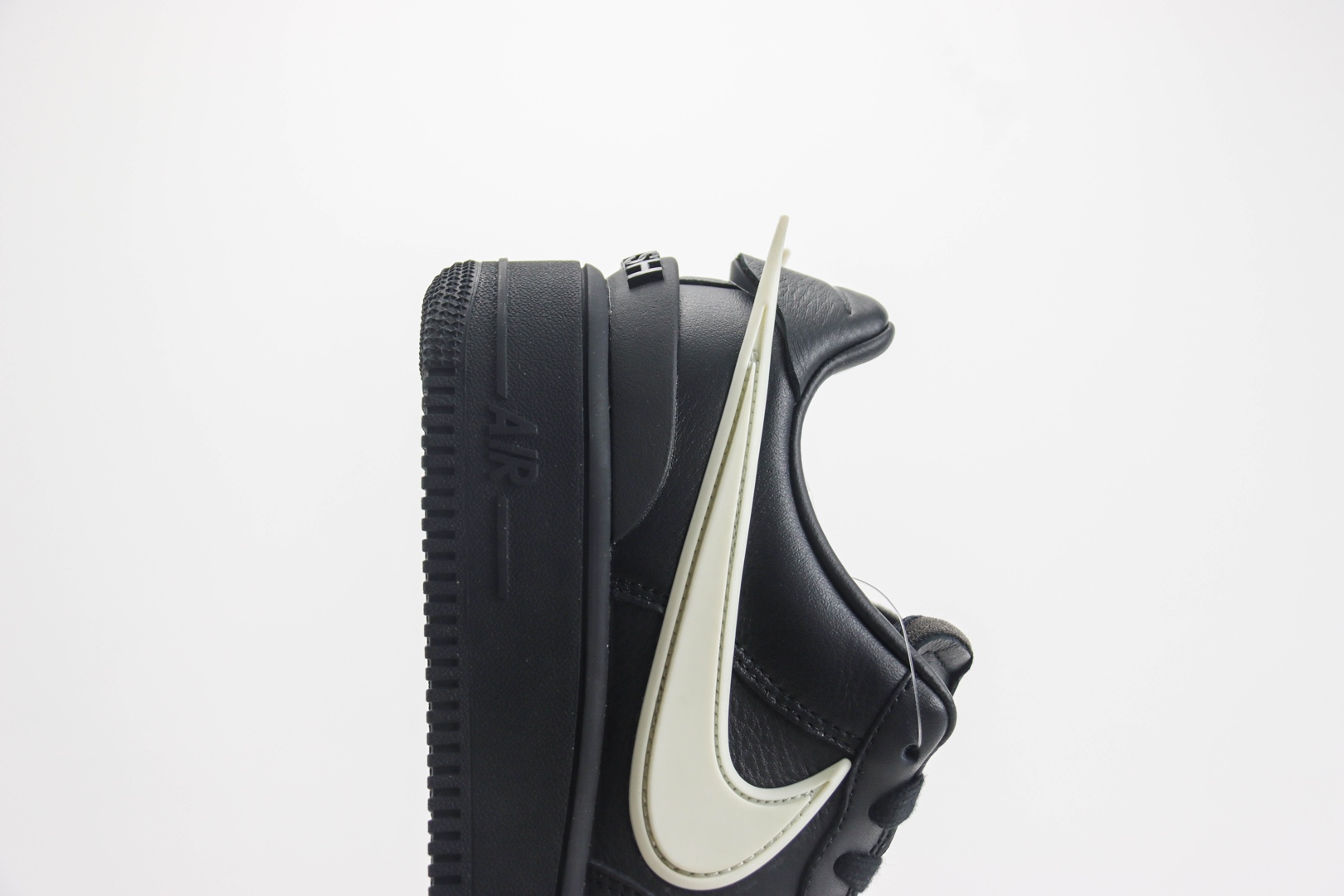 耐克A敏感内容USH x Nike Air Force 1 Low SP“Phantom”纯原版本空军一号AF1联名A敏感内容USH黑白大勾休闲运动板鞋 莆田复刻鞋货源 货号：DV3464-001