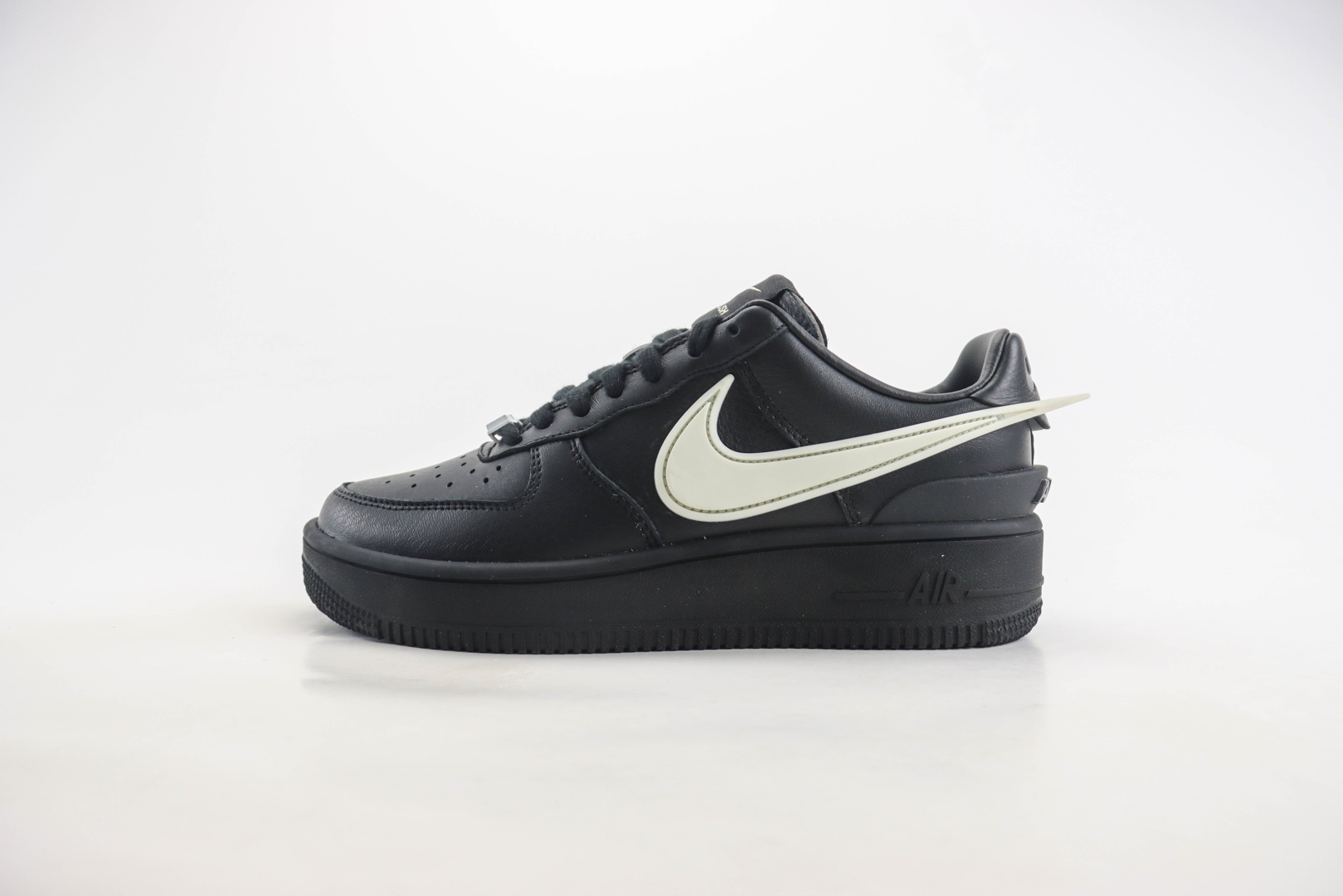 耐克A敏感内容USH x Nike Air Force 1 Low SP“Phantom”纯原版本空军一号AF1联名A敏感内容USH黑白大勾休闲运动板鞋 莆田复刻鞋货源 (ID:107632) - 图片1