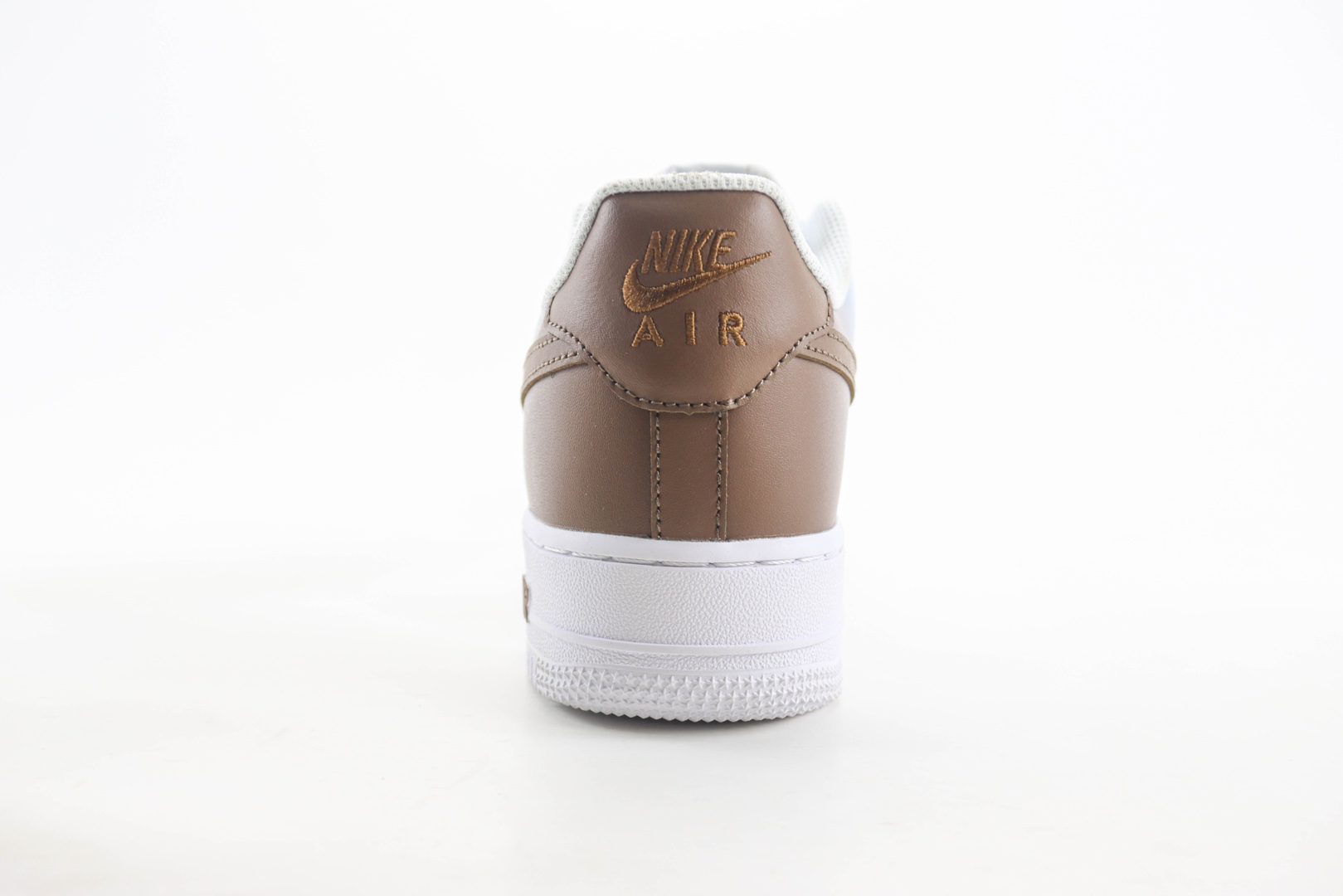 耐克Nike Air Force 1 Low纯原版本空军一号AF1白灰棕渐变低帮板鞋 莆田空军一号货源 货号：FN0366-103