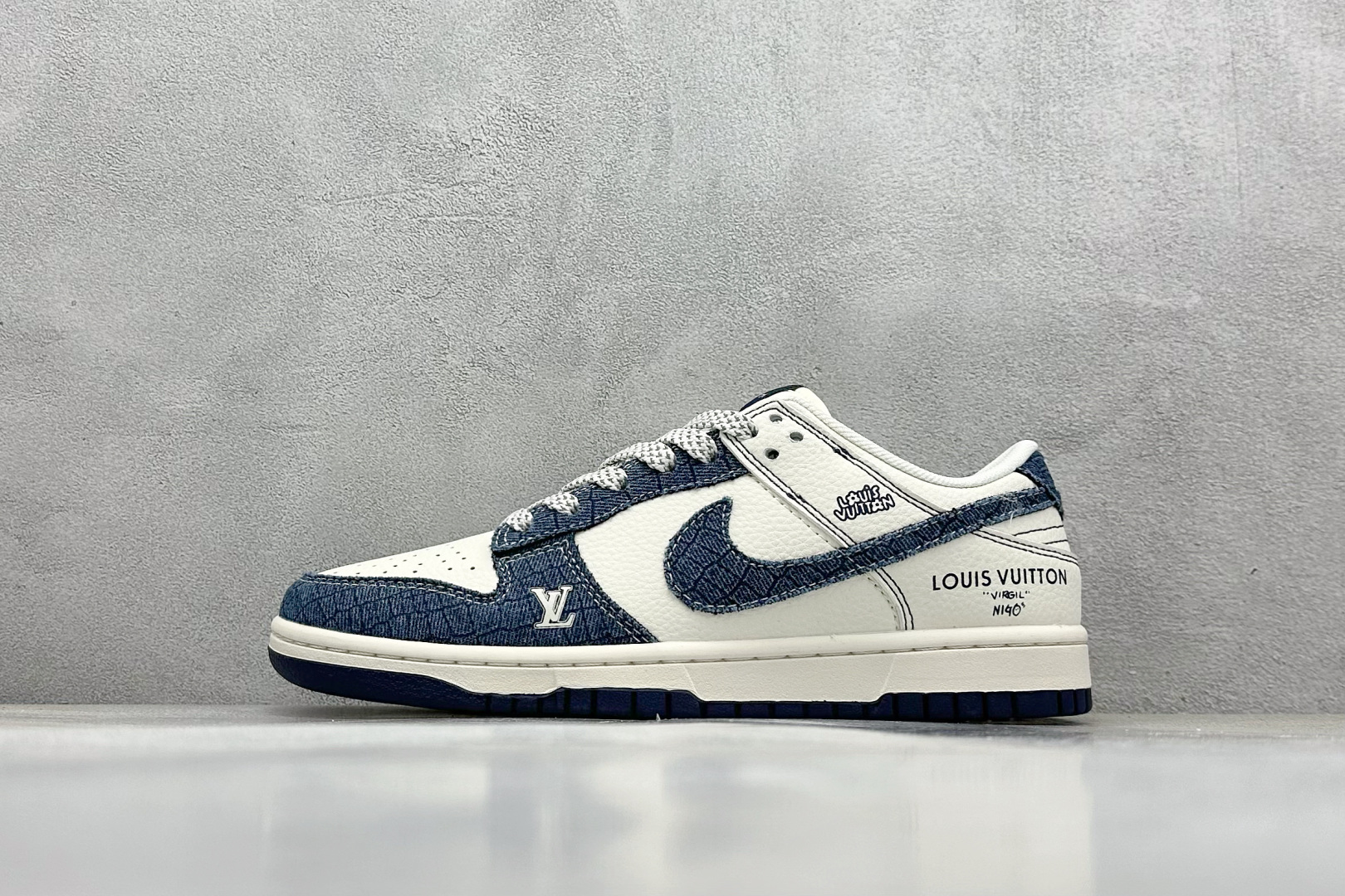 耐克Louis Vuitton x Nike SB Dunk Low纯原版本路易威登LV联名SB Dunk白蓝牛仔布低帮板鞋 莆田耐克代理 (ID:107779) - 图片1