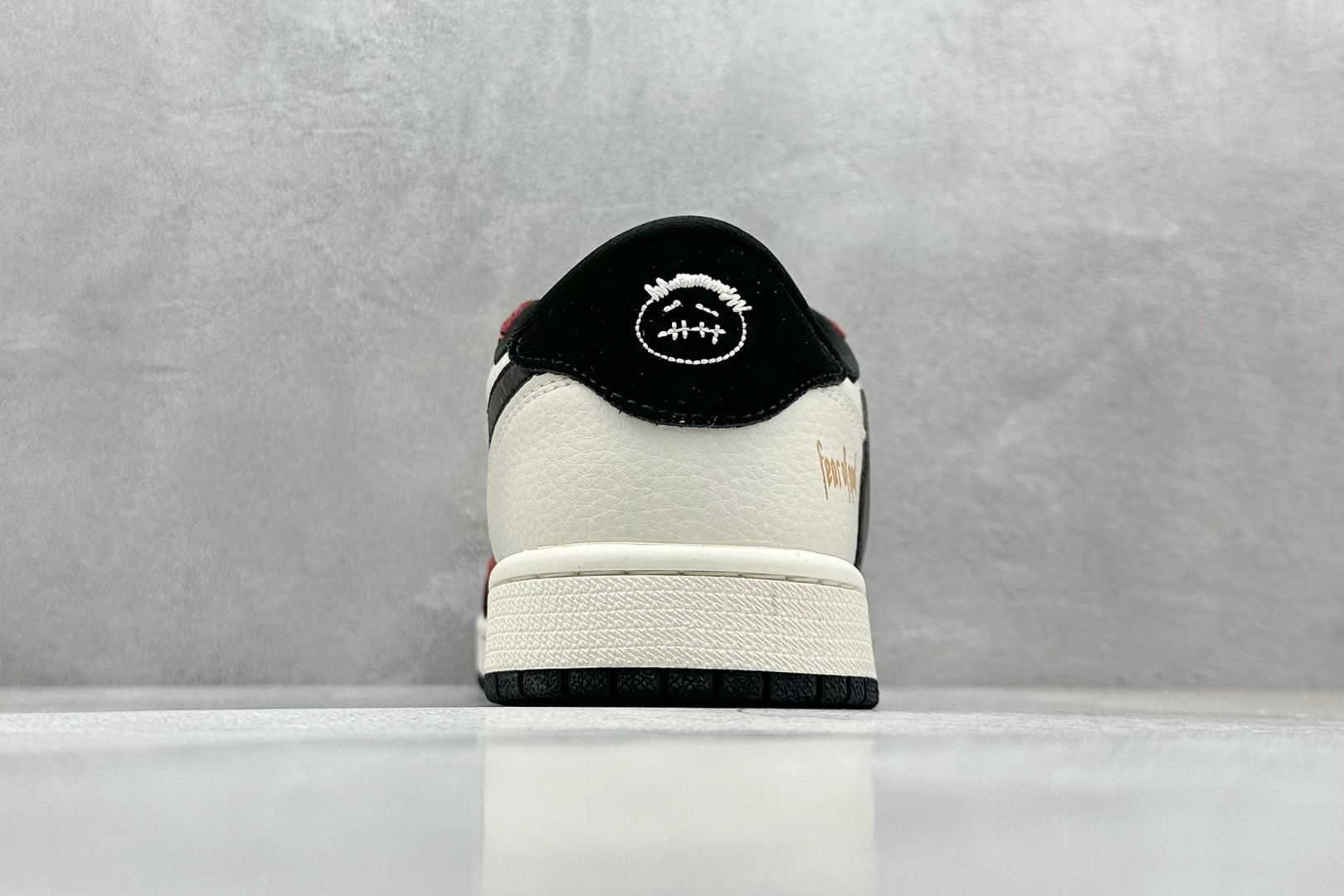 乔丹Travis Scott x Fragment Design x Air Jordan 1 Low纯原版本闪电倒钩联名AJ1拼接酒红敏感内容休闲低帮板鞋 莆田AJ货源 货号：LD2025-012