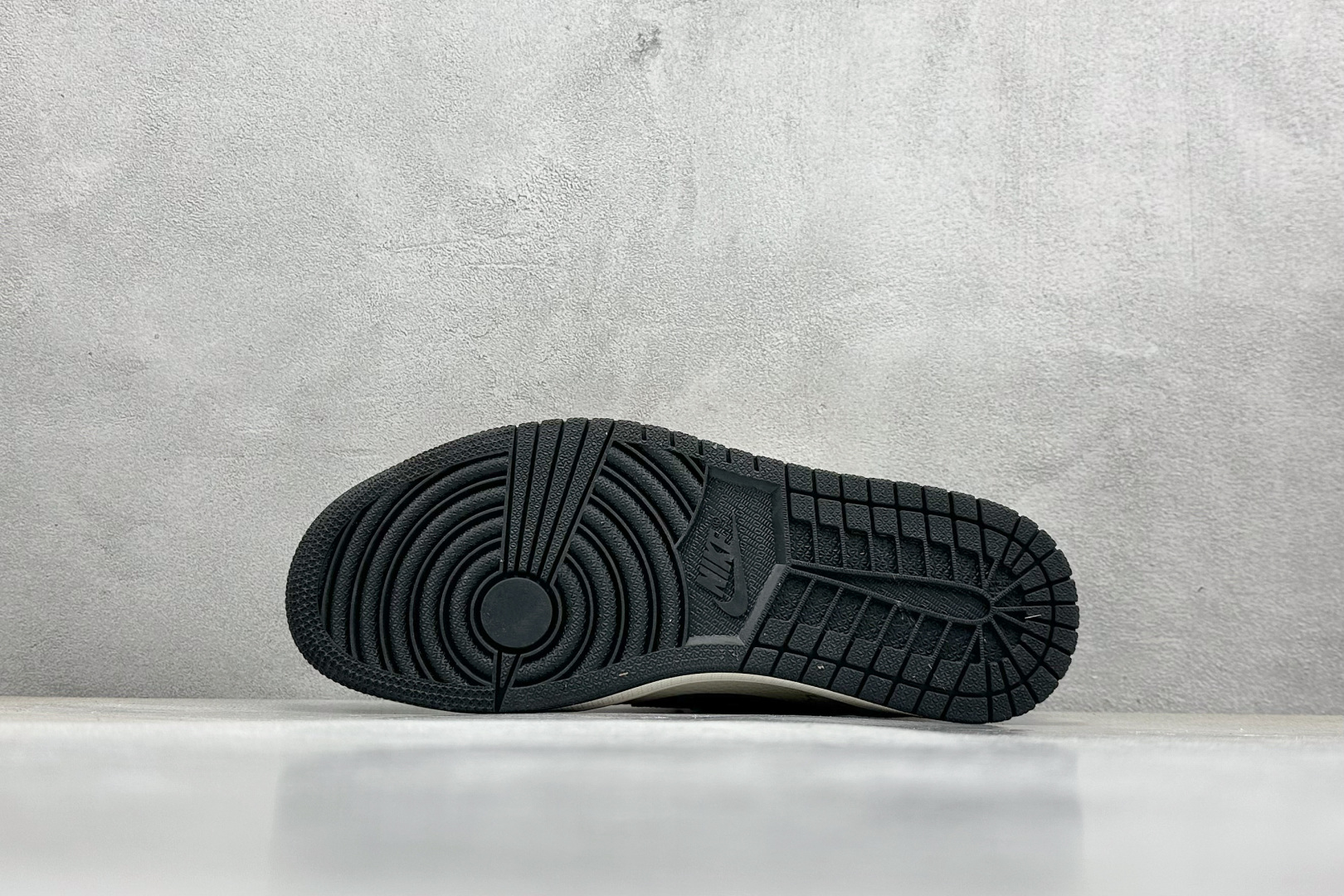 乔丹Travis Scott x Fragment Design x Air Jordan 1 Low纯原版本闪电倒钩联名AJ1拼接酒红敏感内容休闲低帮板鞋 莆田AJ货源 货号：LD2025-012
