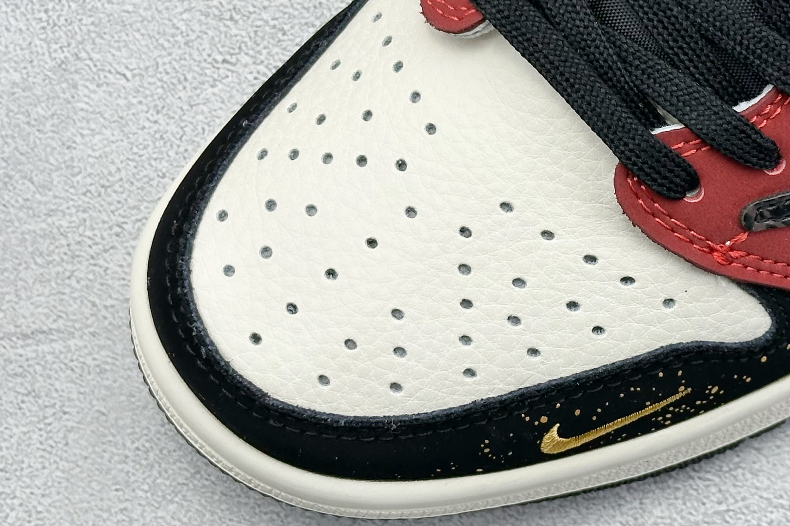 乔丹Travis Scott x Fragment Design x Air Jordan 1 Low纯原版本闪电倒钩联名AJ1拼接酒红敏感内容休闲低帮板鞋 莆田AJ货源 货号：LD2025-012