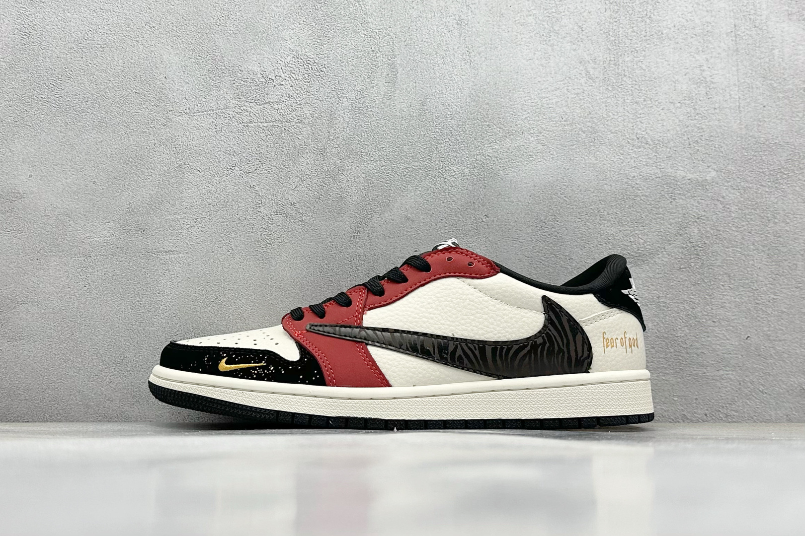 乔丹Travis Scott x Fragment Design x Air Jordan 1 Low纯原版本闪电倒钩联名AJ1拼接酒红敏感内容休闲低帮板鞋 莆田AJ货源 (ID:107786) - 图片1
