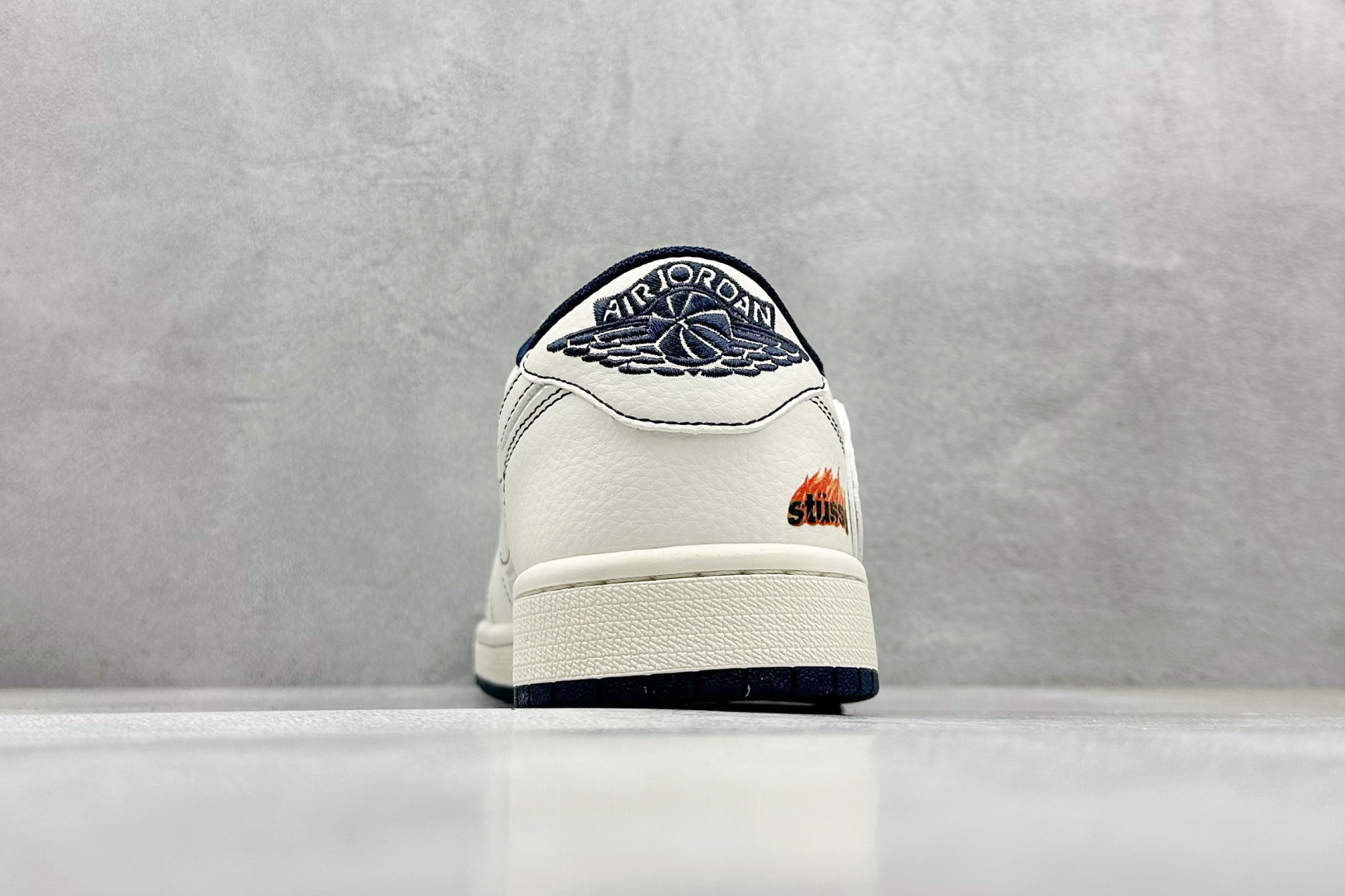 乔丹Stussy x Air Jordan 1 Low纯原版本斯图西联名AJ1灰线火焰低帮板鞋 莆田AJ代理 货号：ZH2598-230
