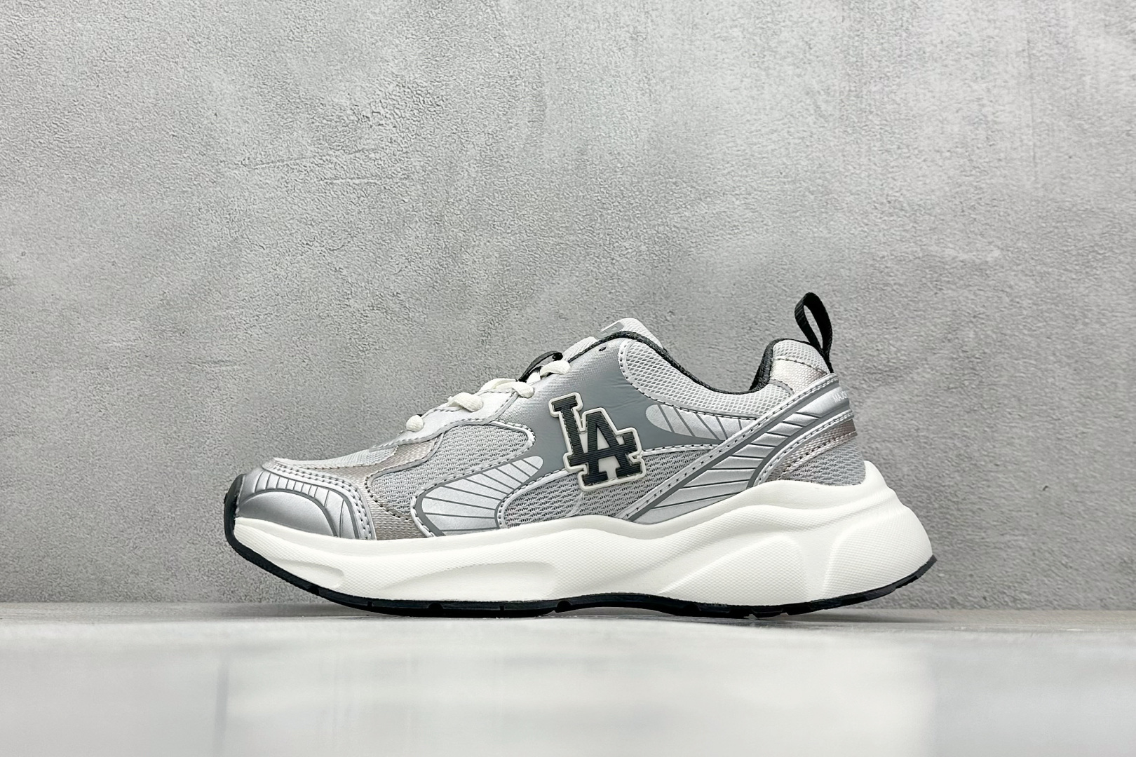 洋基队MLB Speed Runner纯原版本银灰色厚底老爹低帮休闲运动慢跑鞋 莆田复刻鞋货源 货号:3ARNA065N