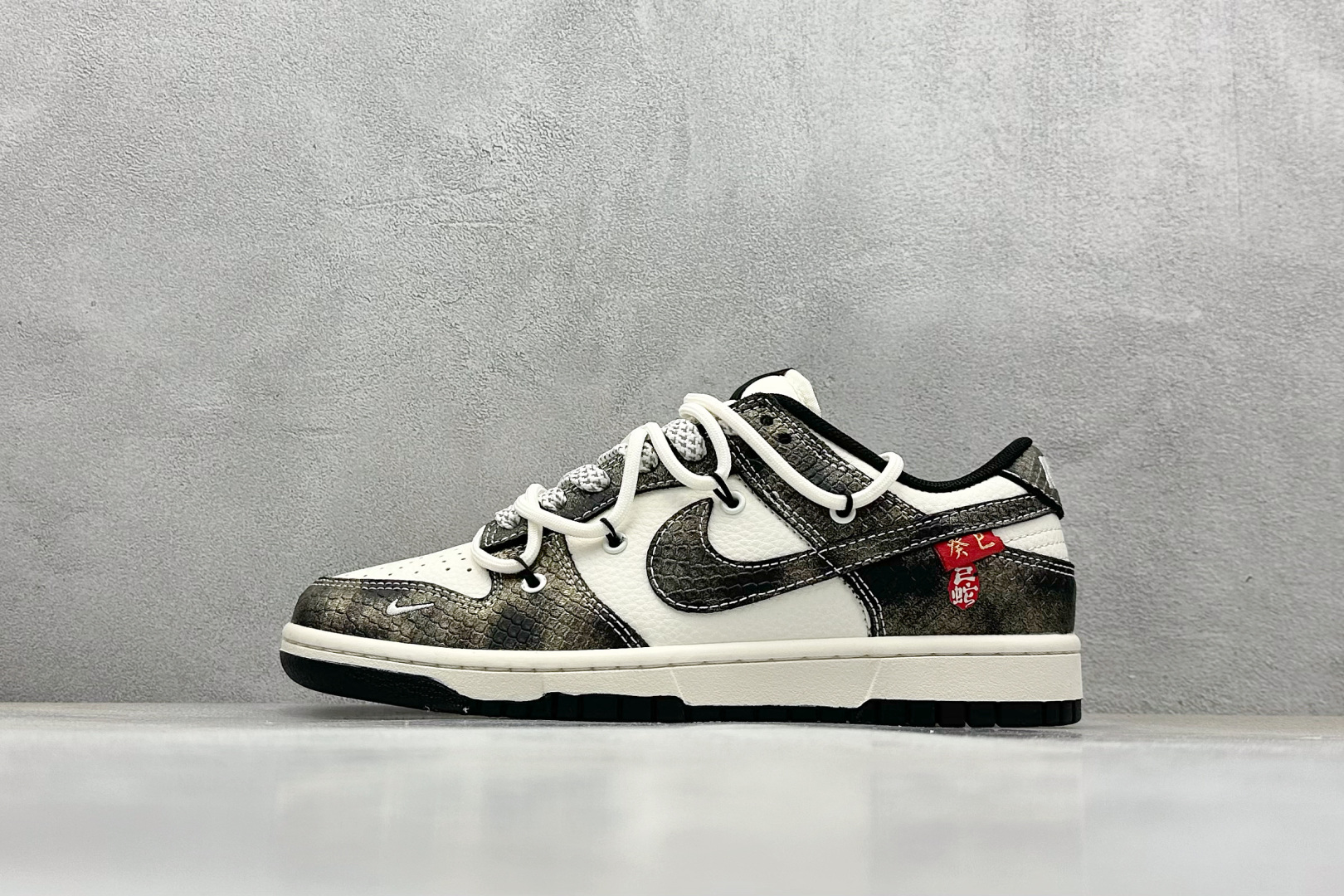 耐克Nike SB Dunk Low纯原版本低帮SB Dunk蛇年限定绑带渐变黑勾低帮板鞋 莆田耐克代理 (ID:107880) - 图片1