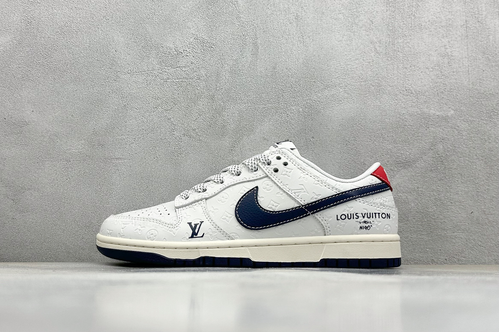 耐克Louis Vuitton x Nike SB Dunk Low纯原版本路易威登联名SB Dunk蓝勾暗印花LV板鞋 莆田奢侈品工厂 货号:XX3168-146