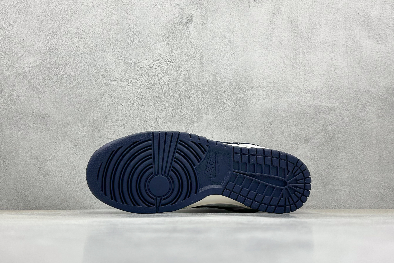 耐克Louis Vuitton x Nike SB Dunk Low纯原版本路易威登联名SB Dunk蓝勾暗印花LV板鞋 莆田奢侈品工厂 货号:XX3168-146