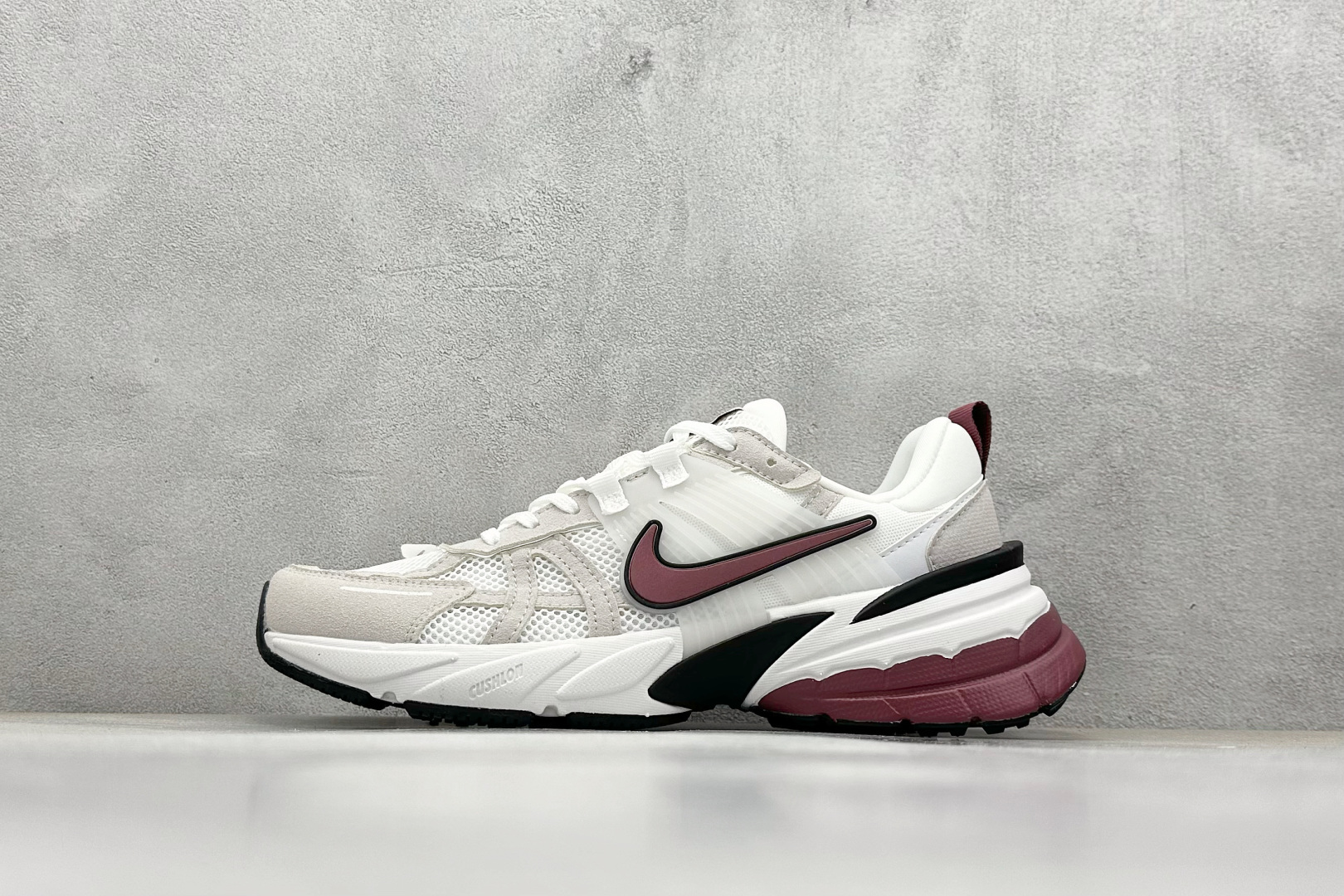 耐克Nike V2K Runtekk纯原版本白灰红减震复古跑鞋 莆田耐克批发 货号:HQ3500-100
