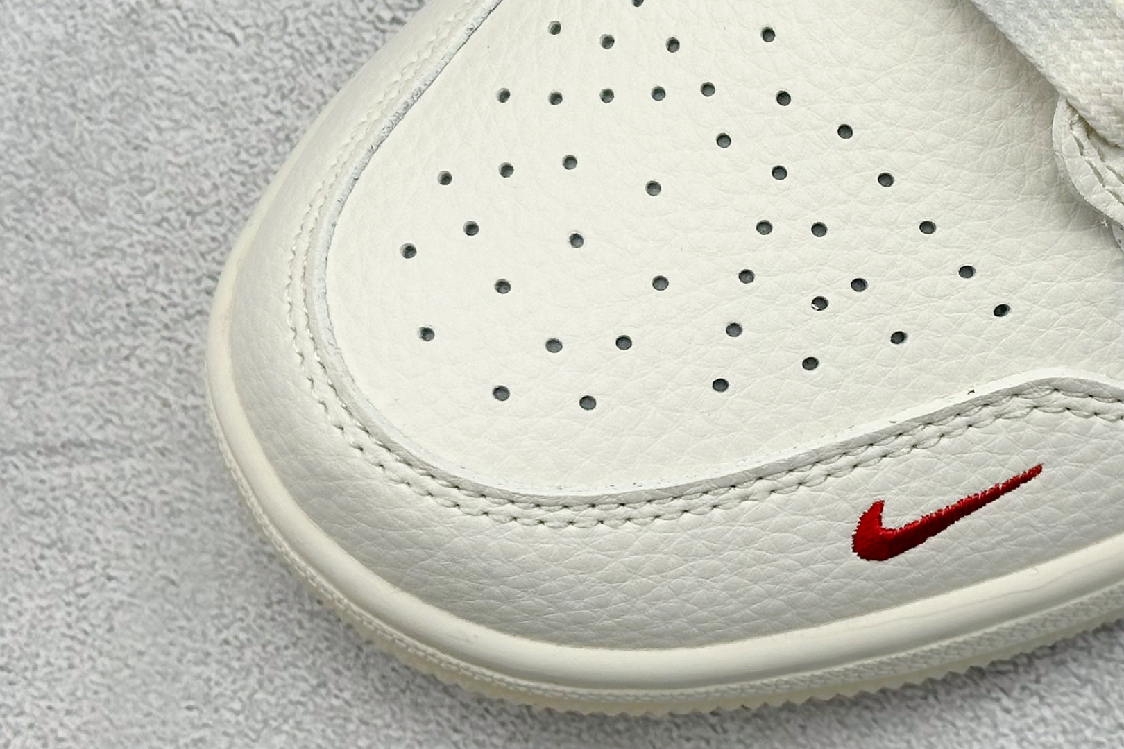 乔丹Supreme x Air Jordan 1 Low纯原版本AJ1联名Supreme米灰红标篮球鞋 莆田AJ货源 货号:XX3168-175