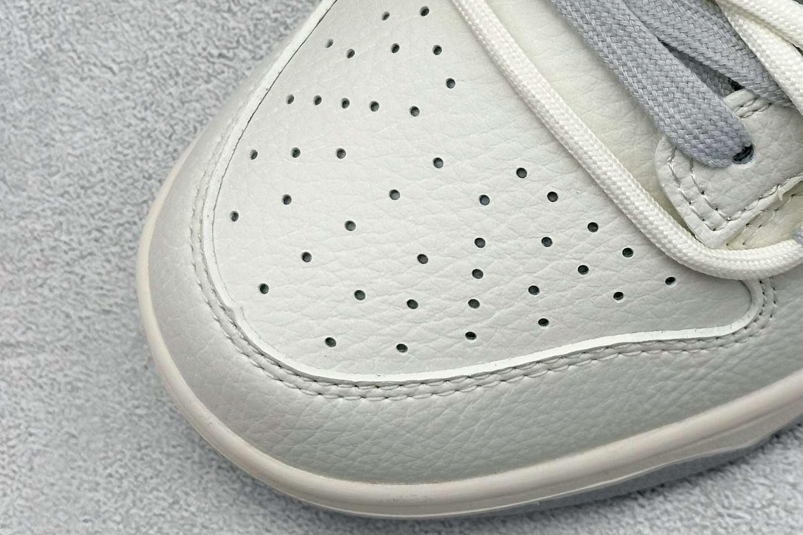 耐克Louis Vuitton x Nike SB Dunk Low纯原版本LV联名SB Dunk米白灰解构绑带板鞋 莆田耐克代理 货号:DM6868-092