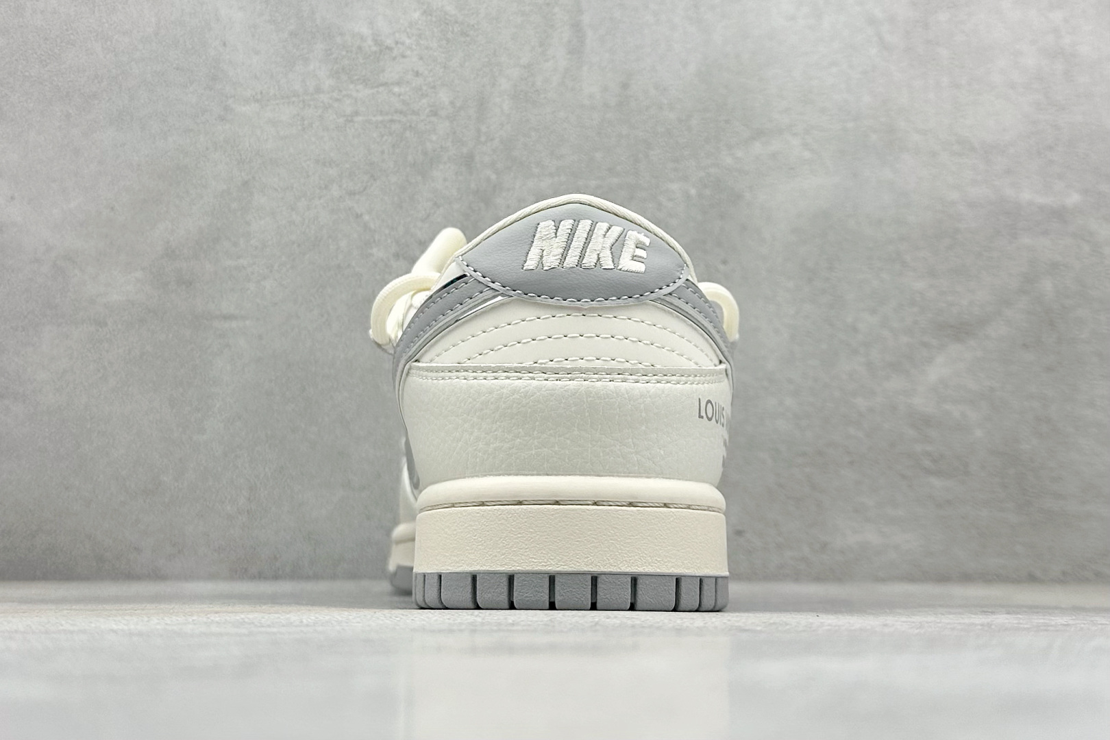 耐克Louis Vuitton x Nike SB Dunk Low纯原版本LV联名SB Dunk米白灰解构绑带板鞋 莆田耐克代理 货号:DM6868-092