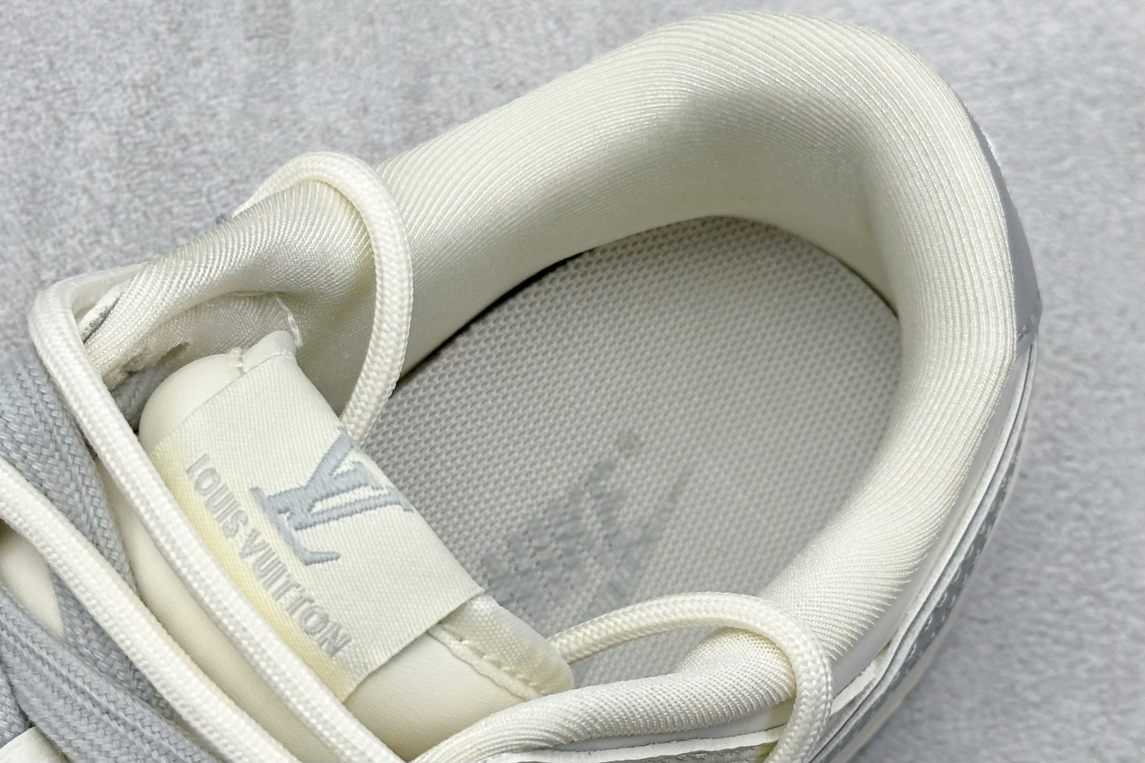 耐克Louis Vuitton x Nike SB Dunk Low纯原版本LV联名SB Dunk米白灰解构绑带板鞋 莆田耐克代理 货号:DM6868-092