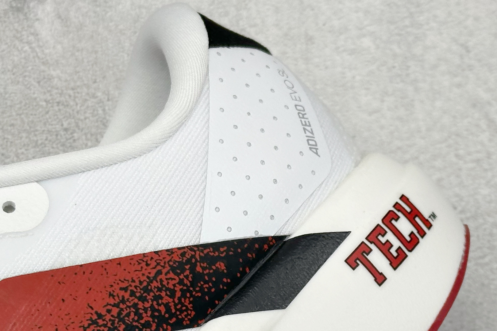 阿迪达斯adidas Adizero Evo SL纯原版本白黑红超轻透气缓震跑鞋 莆田耐克货源 货号:JQ4569