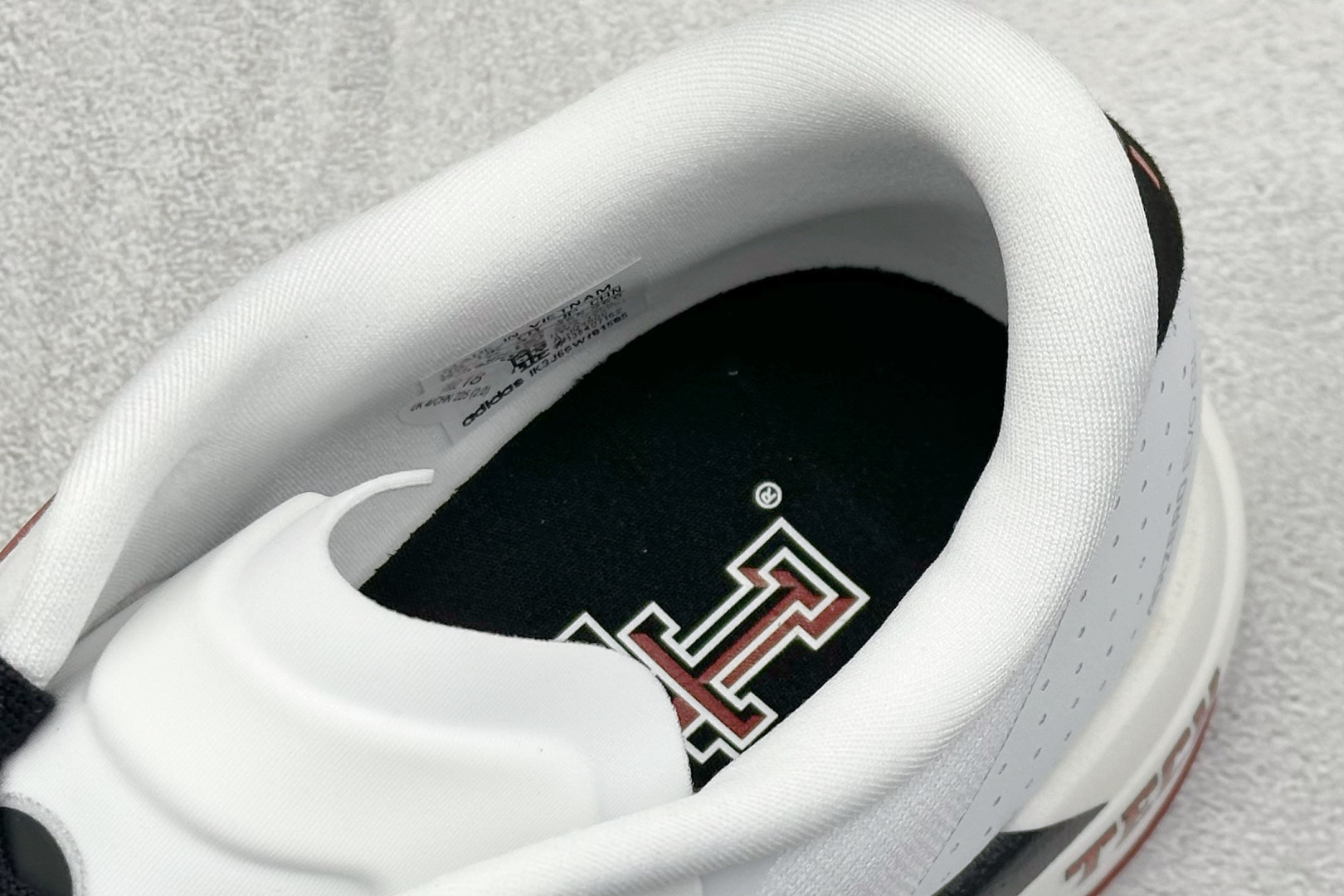 阿迪达斯adidas Adizero Evo SL纯原版本白黑红超轻透气缓震跑鞋 莆田耐克货源 货号:JQ4569