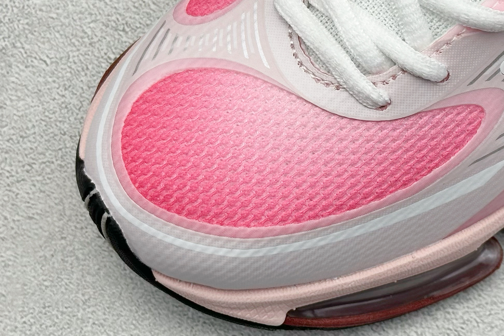 新百伦New Balance 2000纯原版本NB2000白粉渐变网面复古跑鞋 莆田新百伦货源 货号:U2000BF