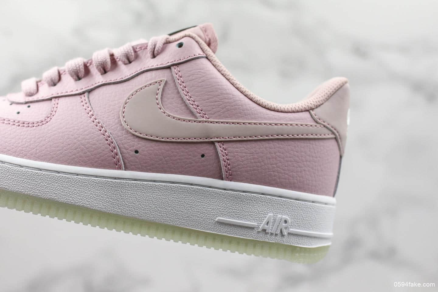 耐克Nike Air force1 07'V8空军一号白粉反光真标 低帮女子运动休闲鞋 原标原盒 货号:AO2132-500