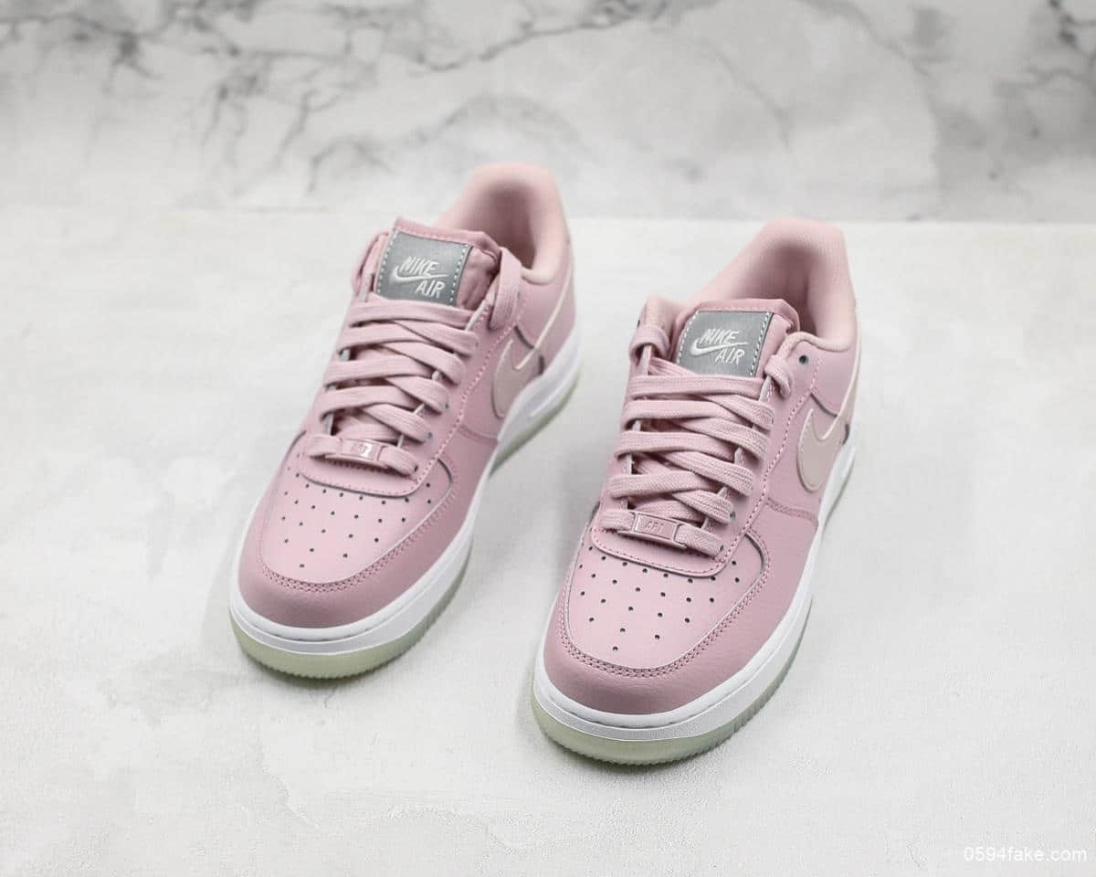 耐克Nike Air force1 07'V8空军一号白粉反光真标 低帮女子运动休闲鞋 原标原盒 货号:AO2132-500