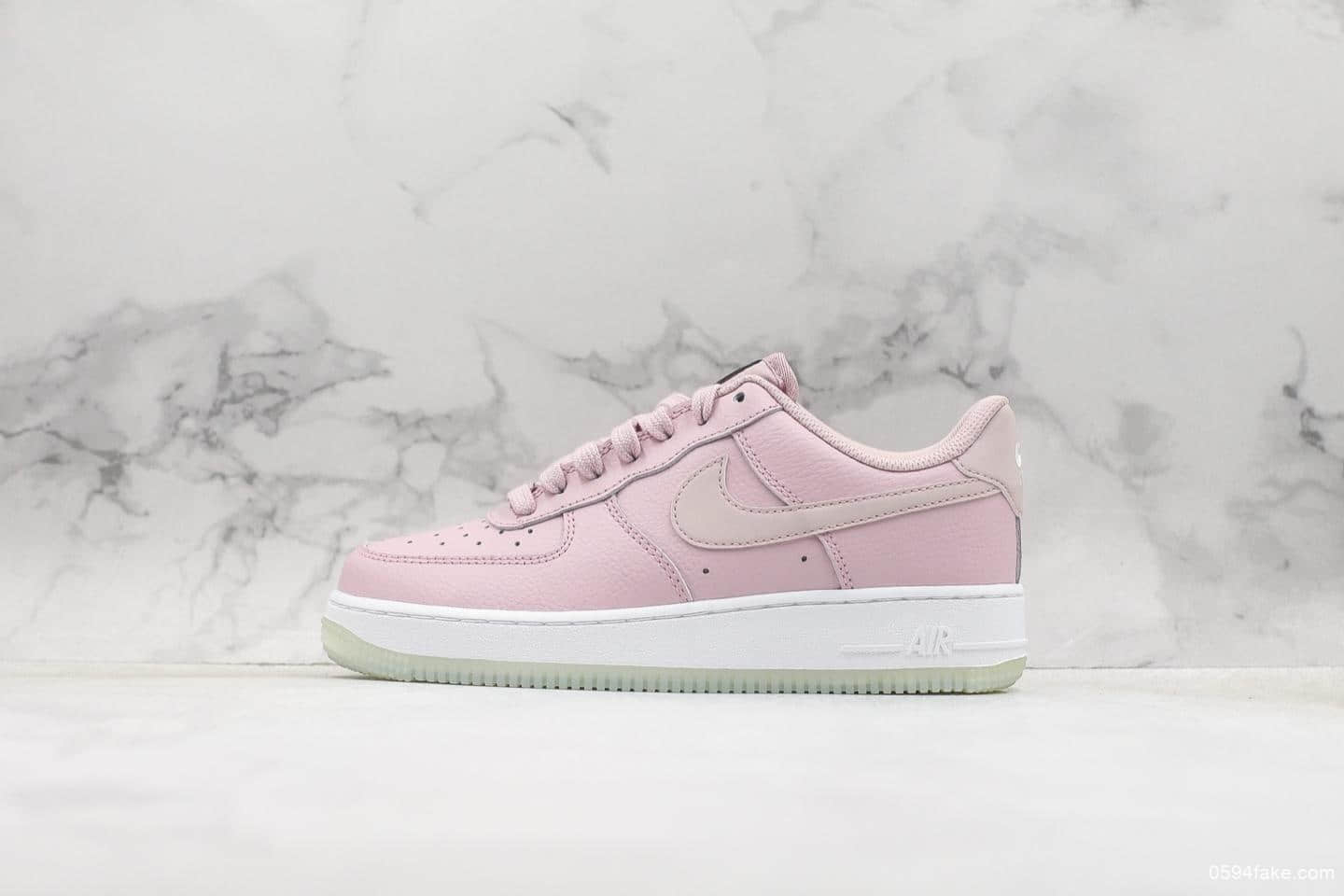 耐克Nike Air force1 07'V8空军一号白粉反光真标 低帮女子运动休闲鞋 原标原盒 货号:AO2132-500
