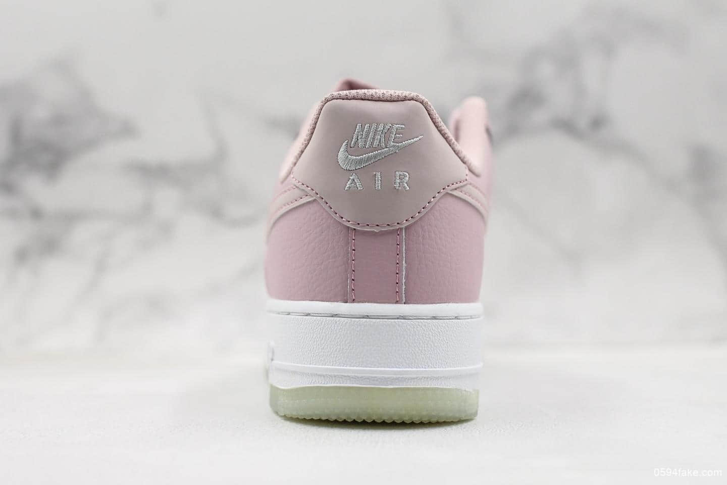 耐克Nike Air force1 07'V8空军一号白粉反光真标 低帮女子运动休闲鞋 原标原盒 货号:AO2132-500