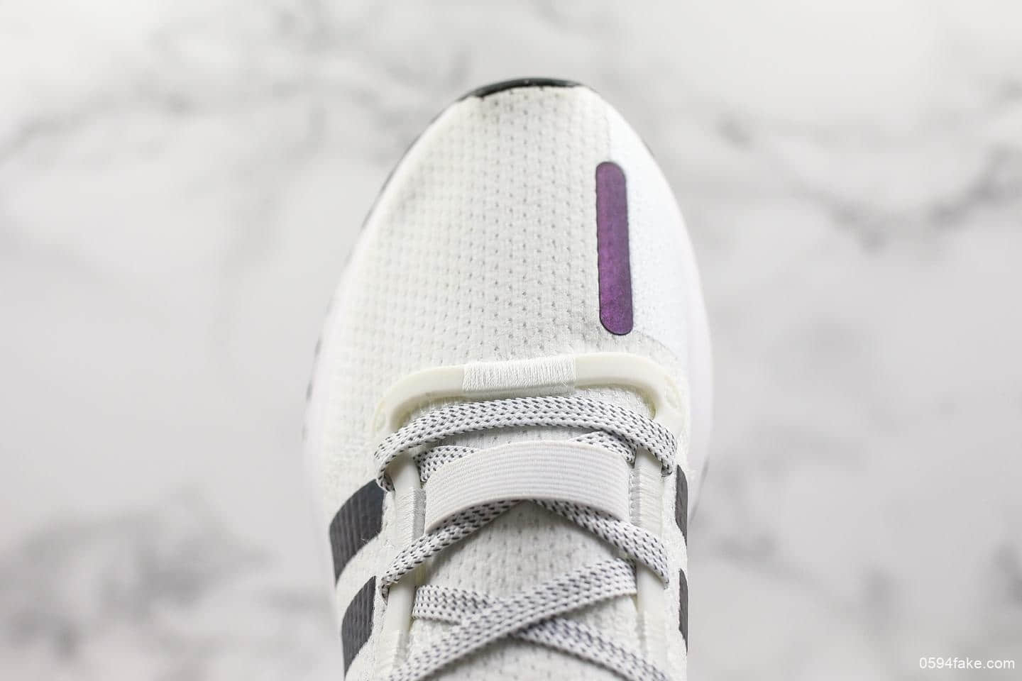 阿迪达斯Adidas Yeezy Runing III小椰子三代白黑公司级带半码 简约休闲缓震运动跑鞋 货号:EE4468