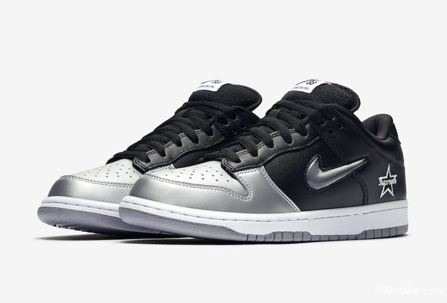 Supreme x Nike SB Dunk Low黑银配色释出官图！ (ID:12072) - 图片1