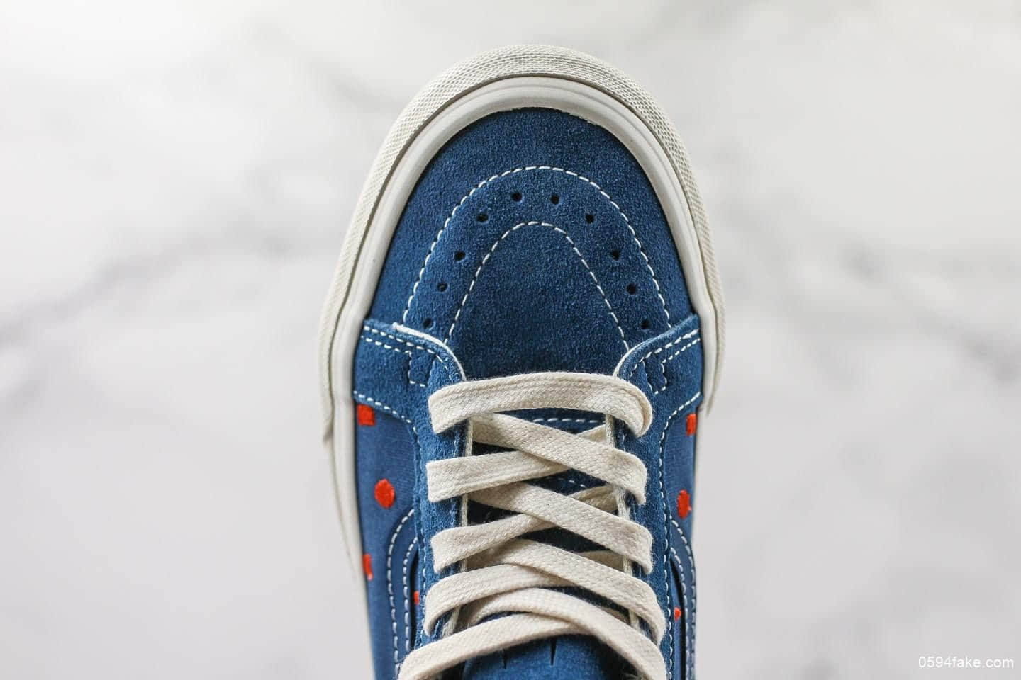 万斯VANS SK8-MID VAULT OG几何蓝白真标硫化版本原厂硫化工艺中帮蓝白刺绣男女款帆布板鞋 货号:VN0A4BVCVZ8