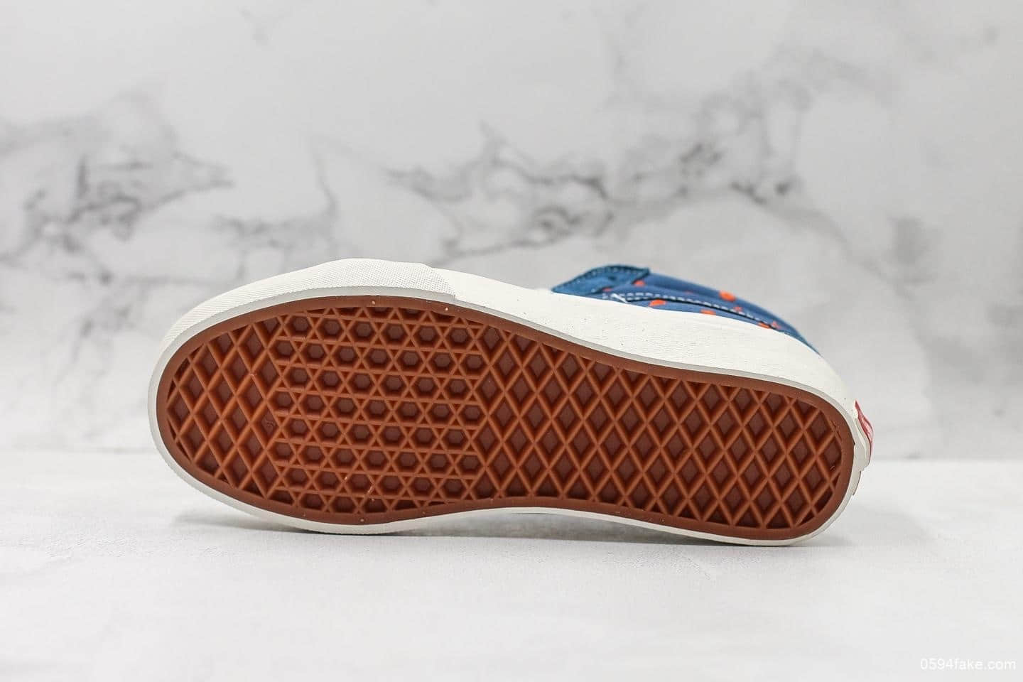 万斯VANS SK8-MID VAULT OG几何蓝白真标硫化版本原厂硫化工艺中帮蓝白刺绣男女款帆布板鞋 货号:VN0A4BVCVZ8