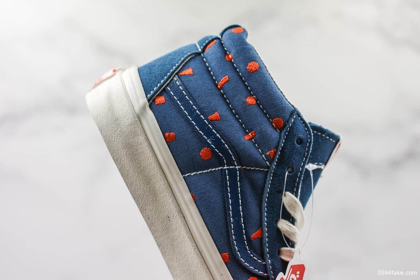 万斯VANS SK8-MID VAULT OG几何蓝白真标硫化版本原厂硫化工艺中帮蓝白刺绣男女款帆布板鞋 货号:VN0A4BVCVZ8