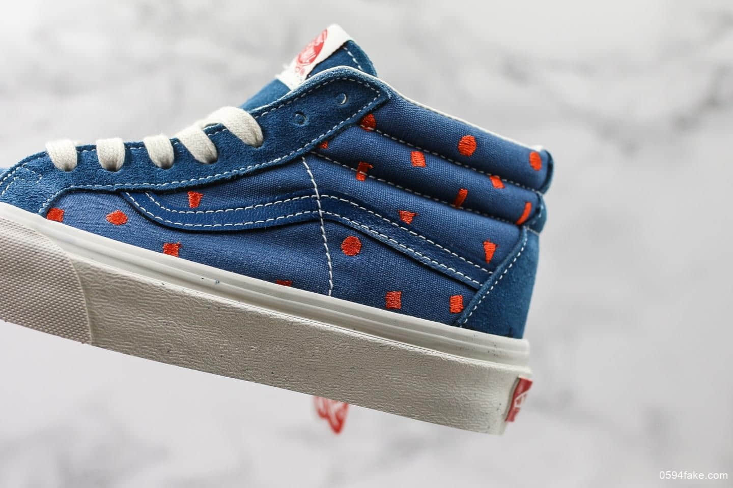 万斯VANS SK8-MID VAULT OG几何蓝白真标硫化版本原厂硫化工艺中帮蓝白刺绣男女款帆布板鞋 货号:VN0A4BVCVZ8