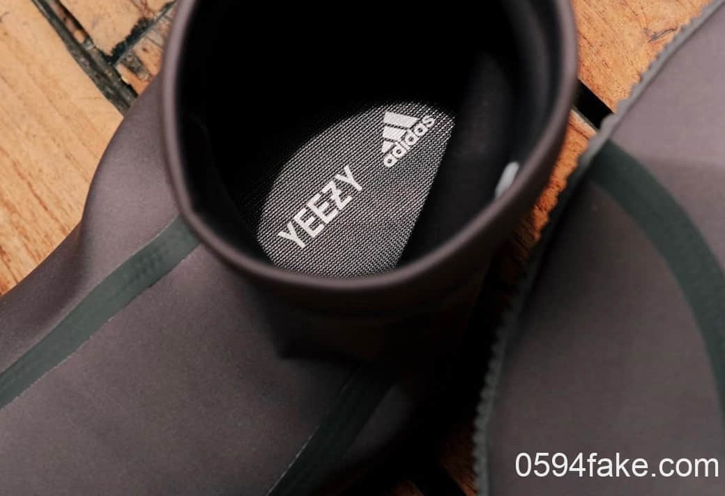 Adidas Yeezy Scuba“忍者鞋”最新实物图曝光！鞋底薄得像纸！ (ID:13537) - 图片1