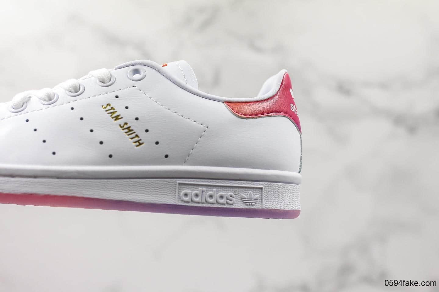阿迪达斯Adidas STAN 敏感内容ITH公司级版本史密斯高密度EVA发泡软中底拉帮工艺渐变红限定配色 货号：EG8133