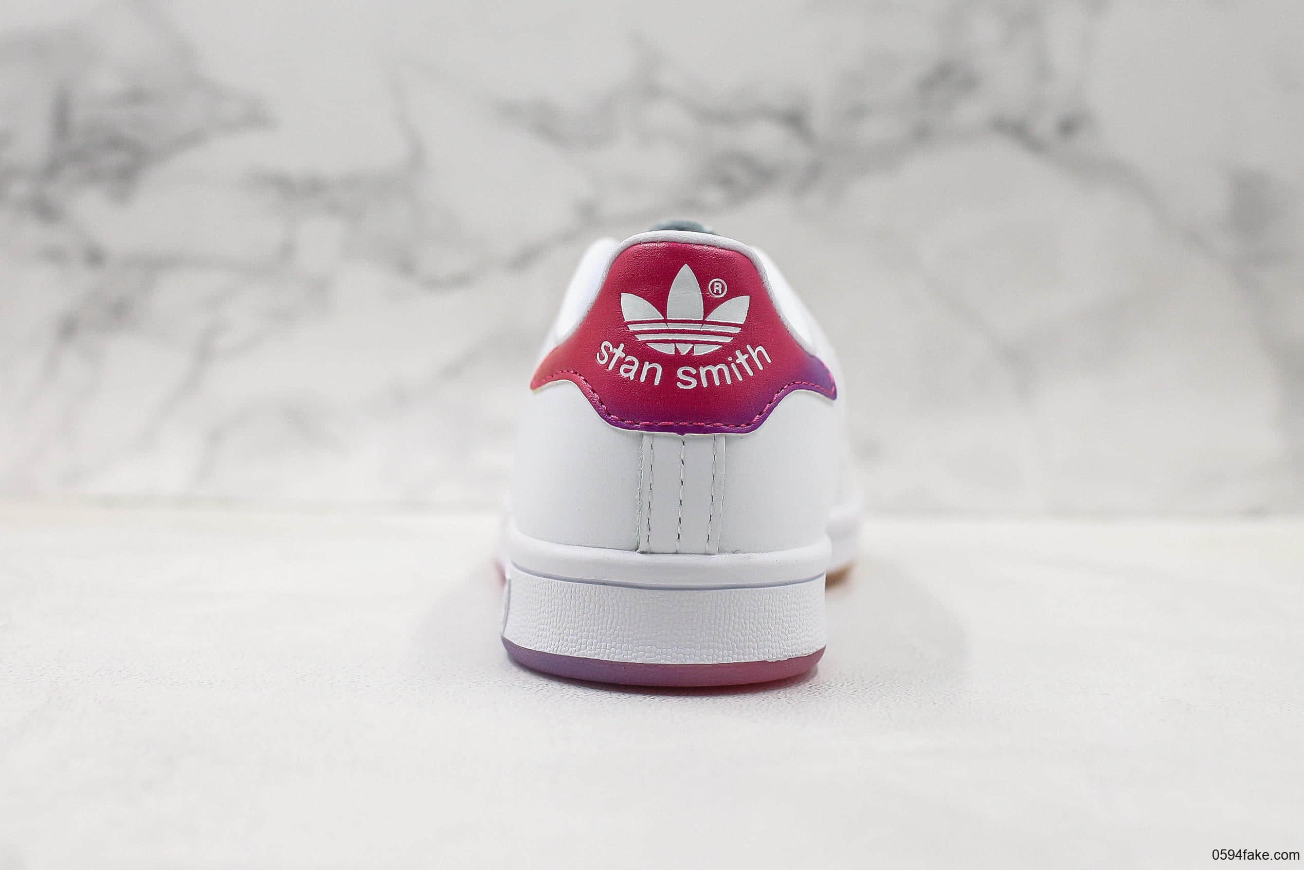 阿迪达斯Adidas STAN 敏感内容ITH公司级版本史密斯高密度EVA发泡软中底拉帮工艺渐变红限定配色 货号：EG8133