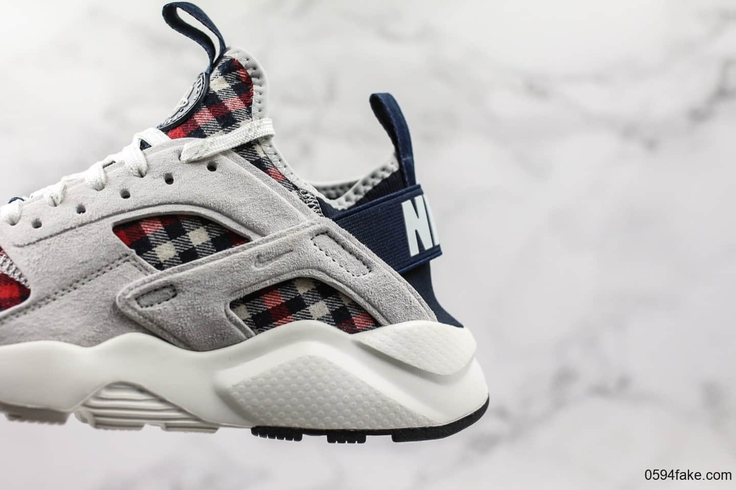 耐克Nike Air Huarache Ultra Suede公司级版本华莱士四代复古慢跑鞋系列英伦格子配色顶级细麂皮打造 货号:AH6809-104