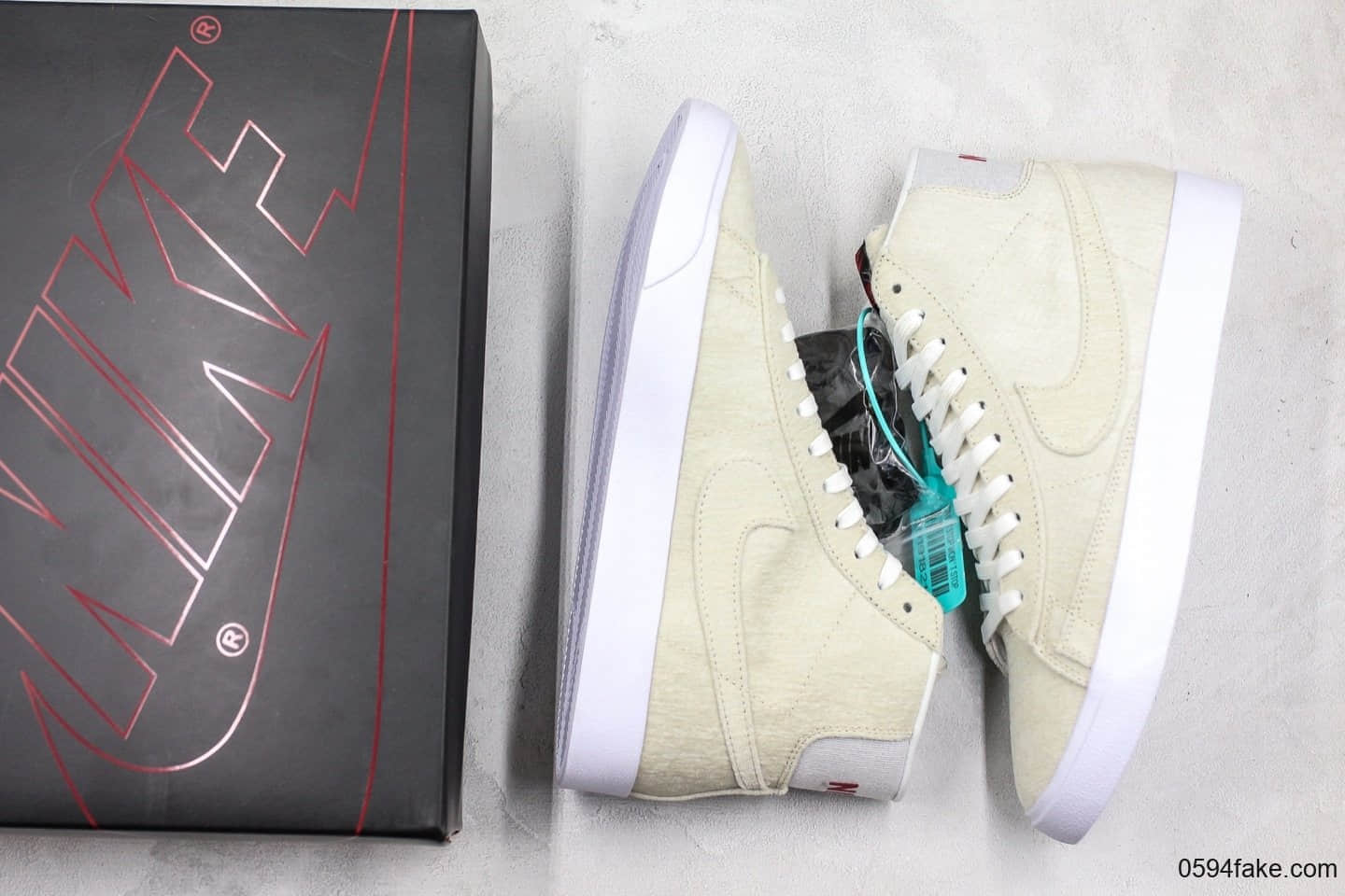 耐克Stranger Things x Nike Blazer Mid怪奇物语联名款米白色公司级带半码 货号:CJ6102-100