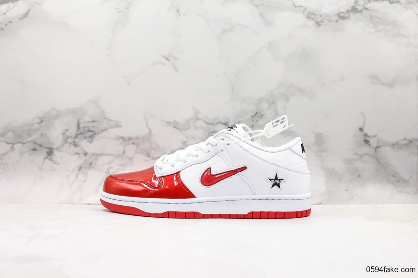 耐克Supreme x Nike SB Dunk Low Metallic Silver联名款红白配色滑板鞋原鞋开模一比一精品板鞋 (ID:16276) - 图片1