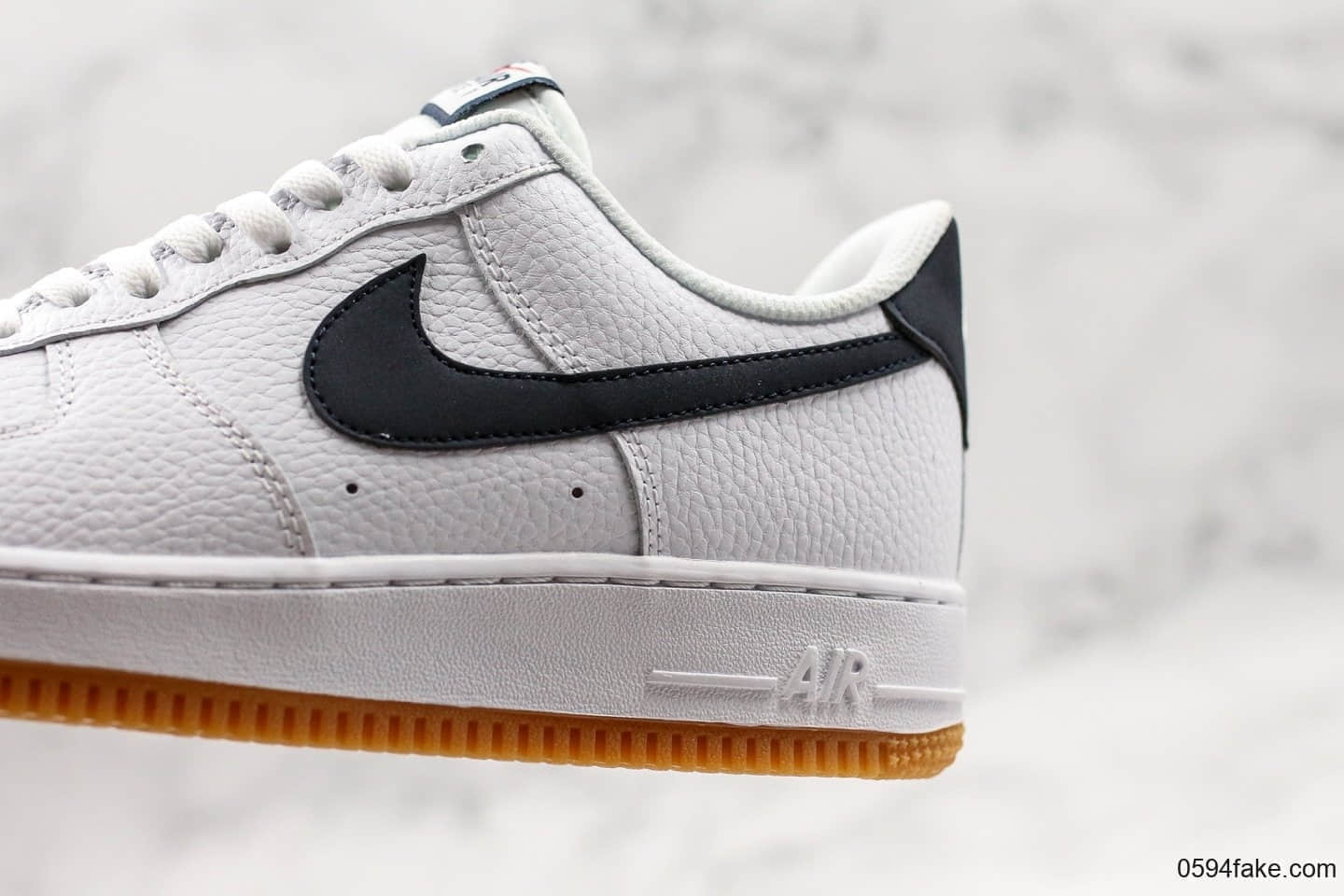 耐克Nike Air Force 1空军一号AF1休闲板鞋运动鞋白黑公司级带半码头层皮鞋头电脑冲孔内置软底气垫 货号:CI0057-100