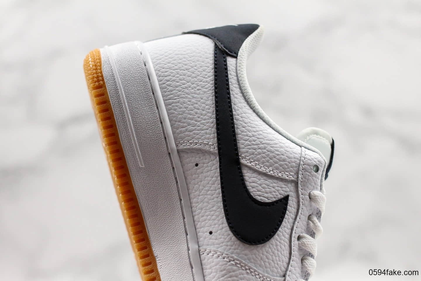 耐克Nike Air Force 1空军一号AF1休闲板鞋运动鞋白黑公司级带半码头层皮鞋头电脑冲孔内置软底气垫 货号:CI0057-100