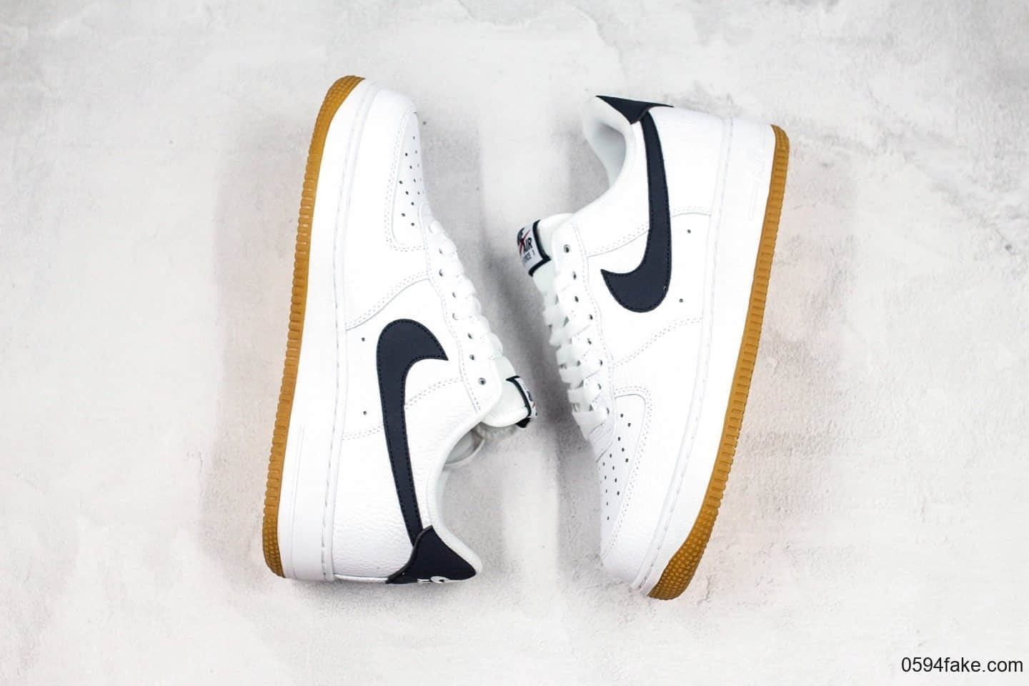 耐克Nike Air Force 1空军一号AF1休闲板鞋运动鞋白黑公司级带半码头层皮鞋头电脑冲孔内置软底气垫 货号:CI0057-100