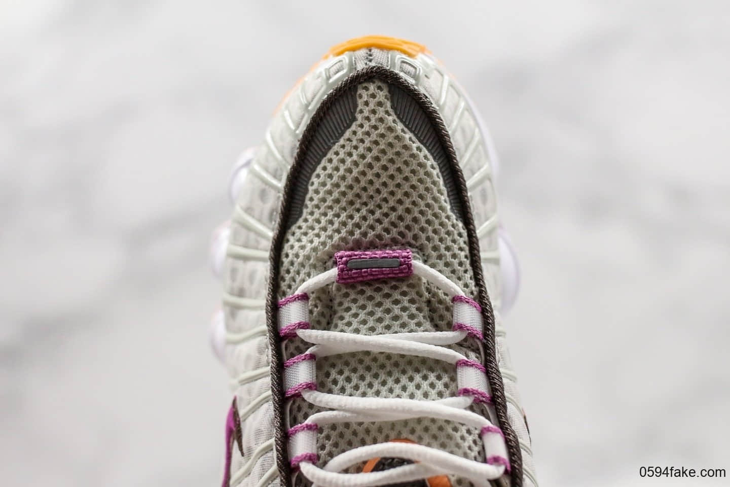 耐克Nike Shox TL气柱弹簧鞋休闲跑鞋灰粉色公司级带半码独立开发气柱鞋膜提供出色缓震性能 货号:CI7691-100