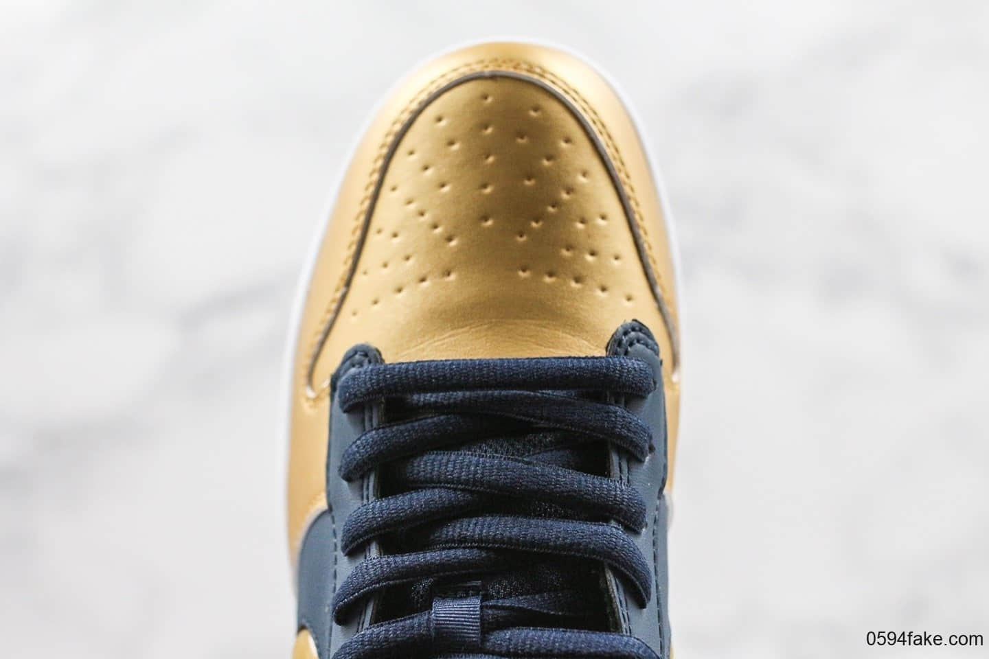 耐克Nike SB Dunk Low Silver Black x Supreme纯原版本SB扣篮系列低帮经典百搭休闲运动板鞋原装液态水晶钩子内置Zoom气垫FW19季单品至高联名 货号:CK3480-700